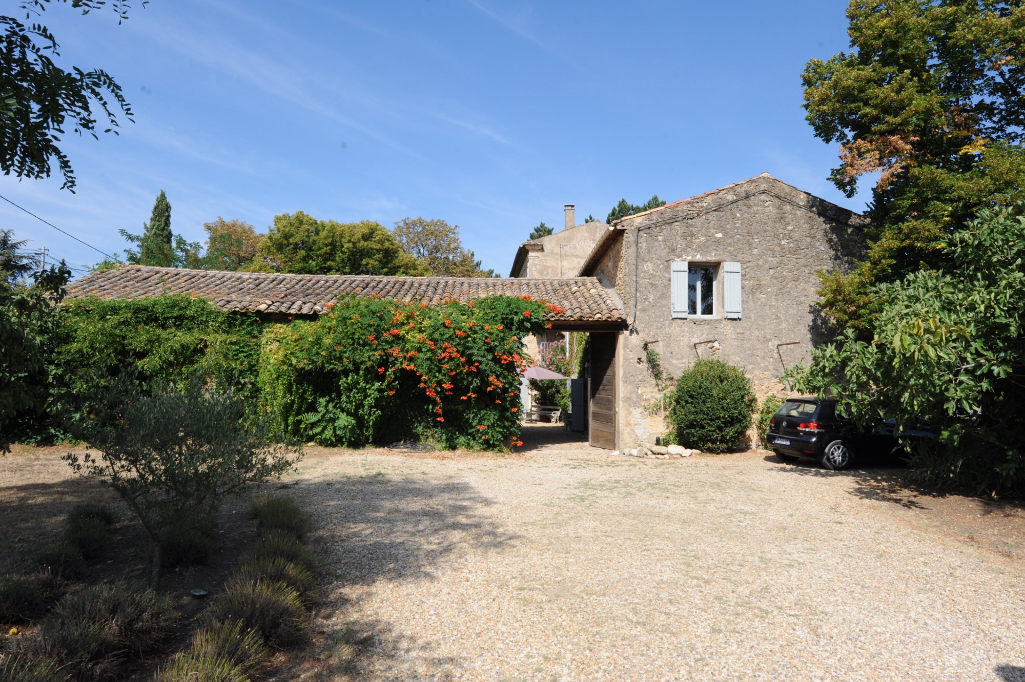 Authentique mas du XVIIIème siècle rénové avec goût à vendre en Luberon    