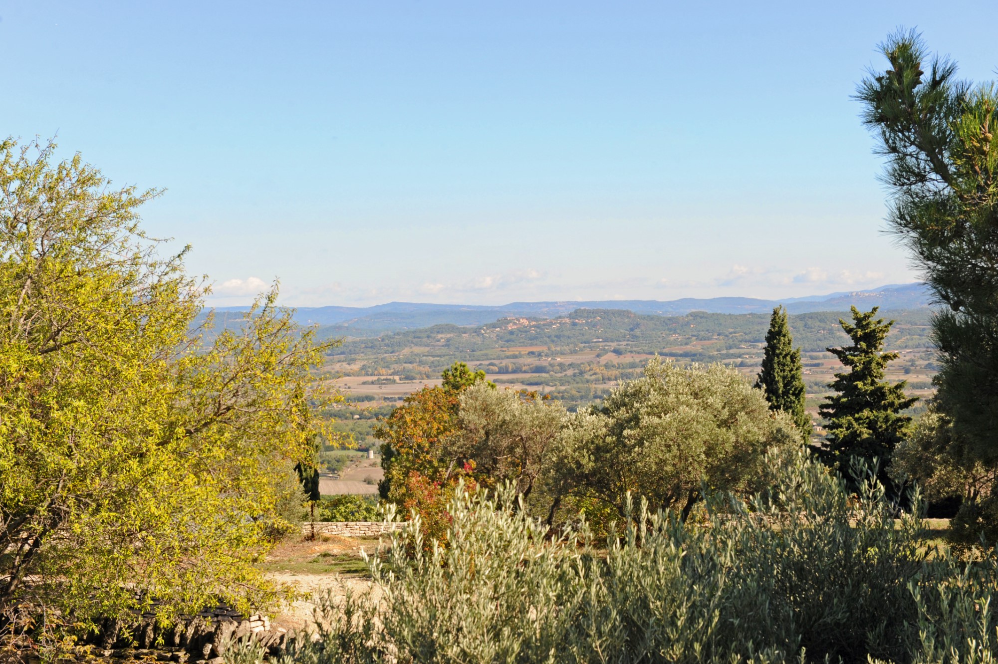 Propriété en pierre avec vue sur le Luberon à vendre par ROSIER