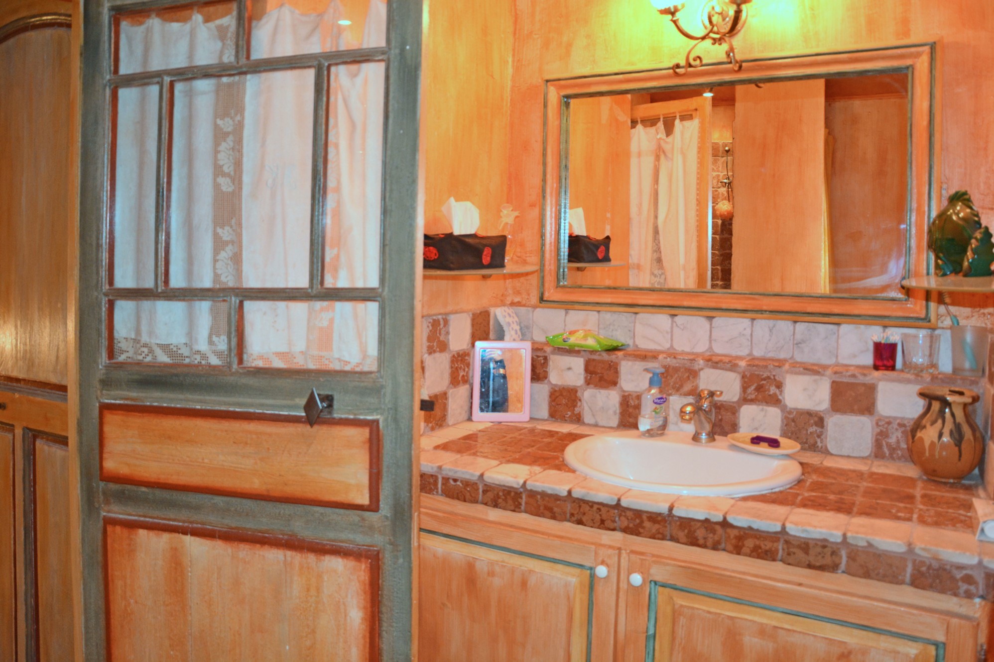 Maison avec restaurant en vente dans un très beau village du Luberon   