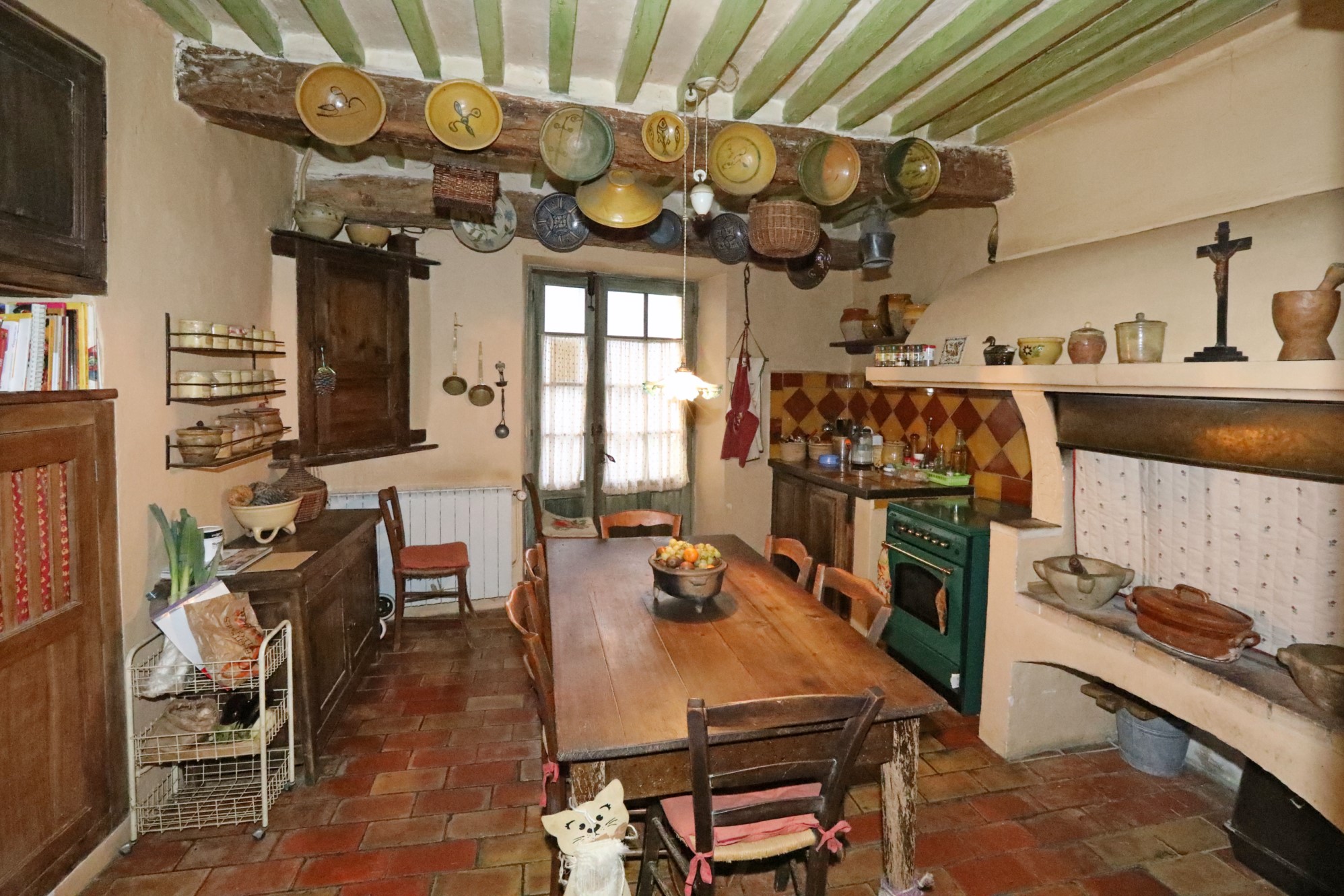 Maison avec restaurant en vente dans un très beau village du Luberon   