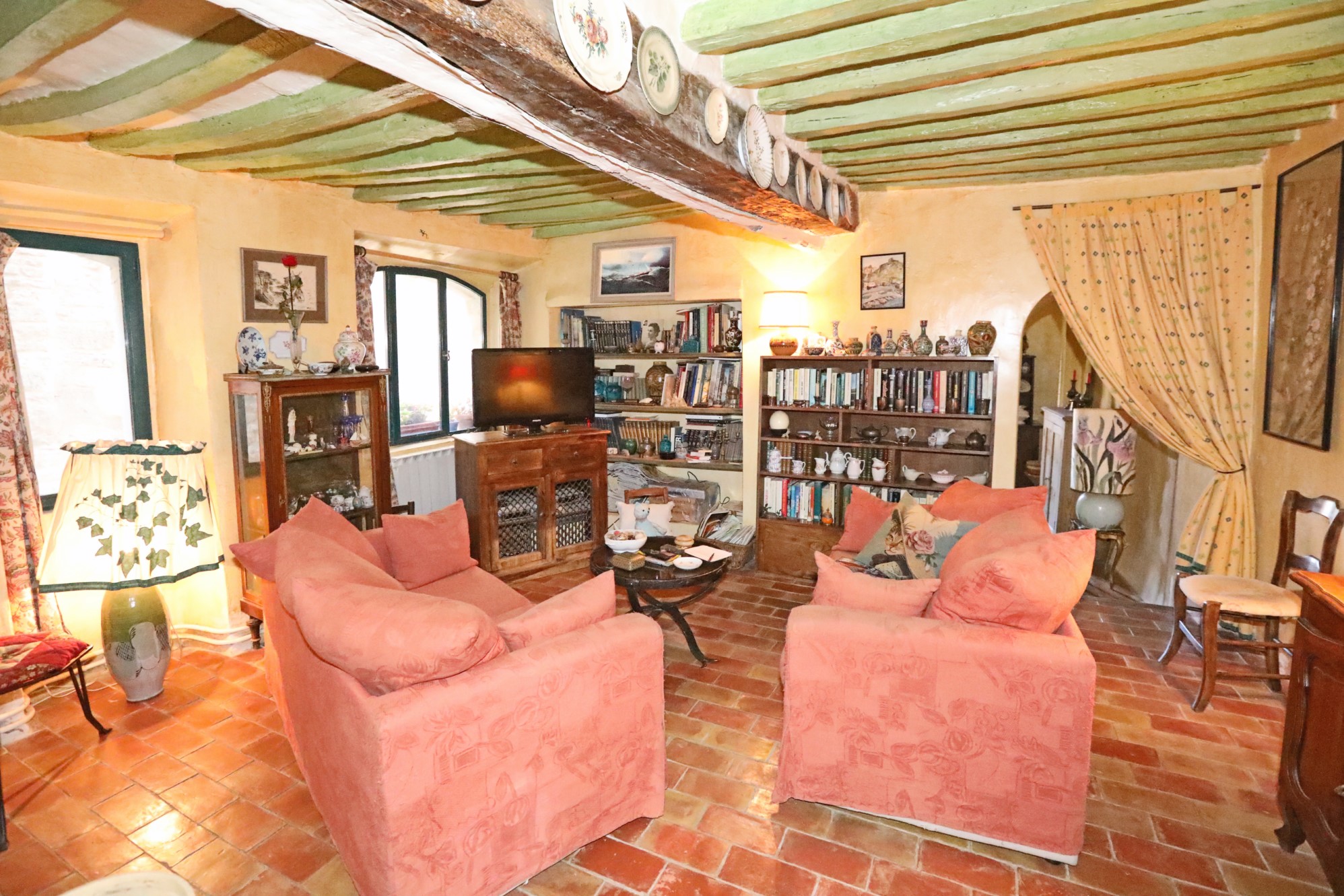 Maison avec restaurant en vente dans un très beau village du Luberon   