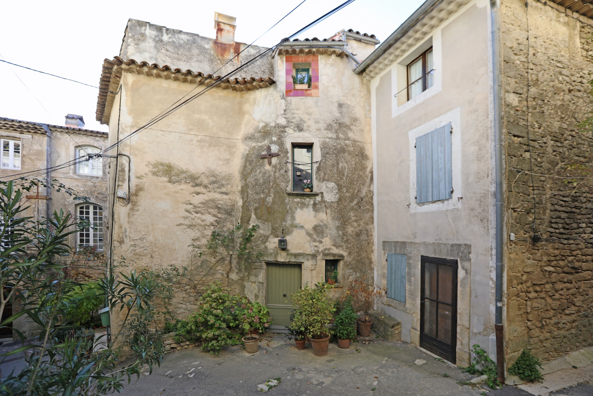 Maison avec restaurant en vente dans un très beau village du Luberon   
