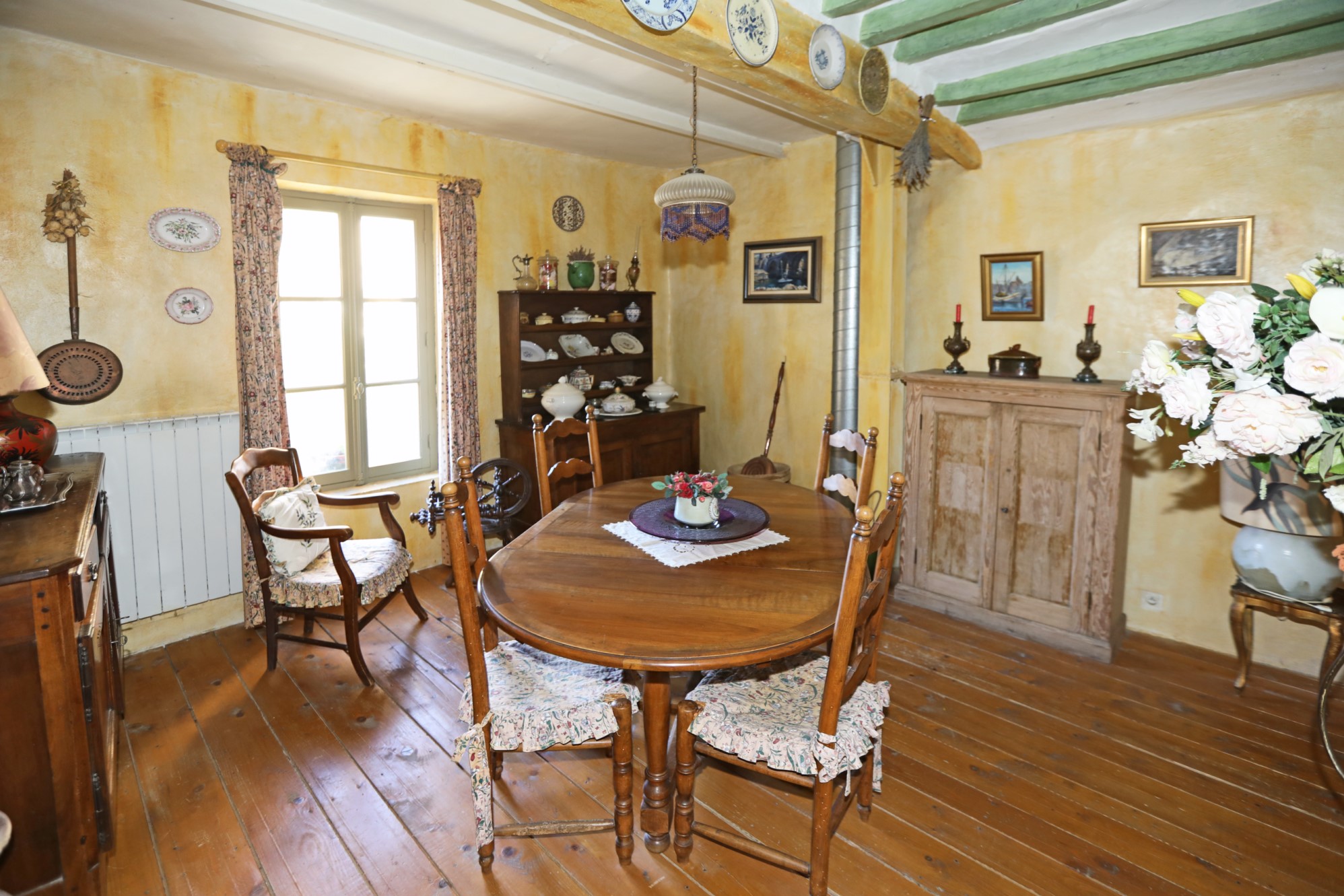 Maison avec restaurant en vente dans un très beau village du Luberon   