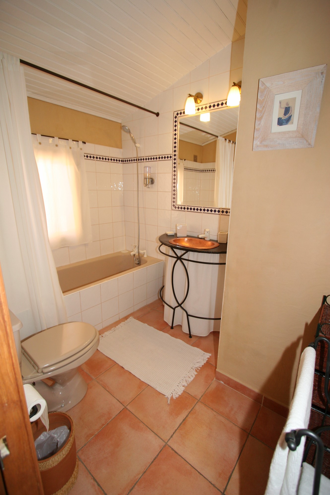 A vendre à Venasque, ferme spacieuse avec gîtes et chambres d'hôtes   