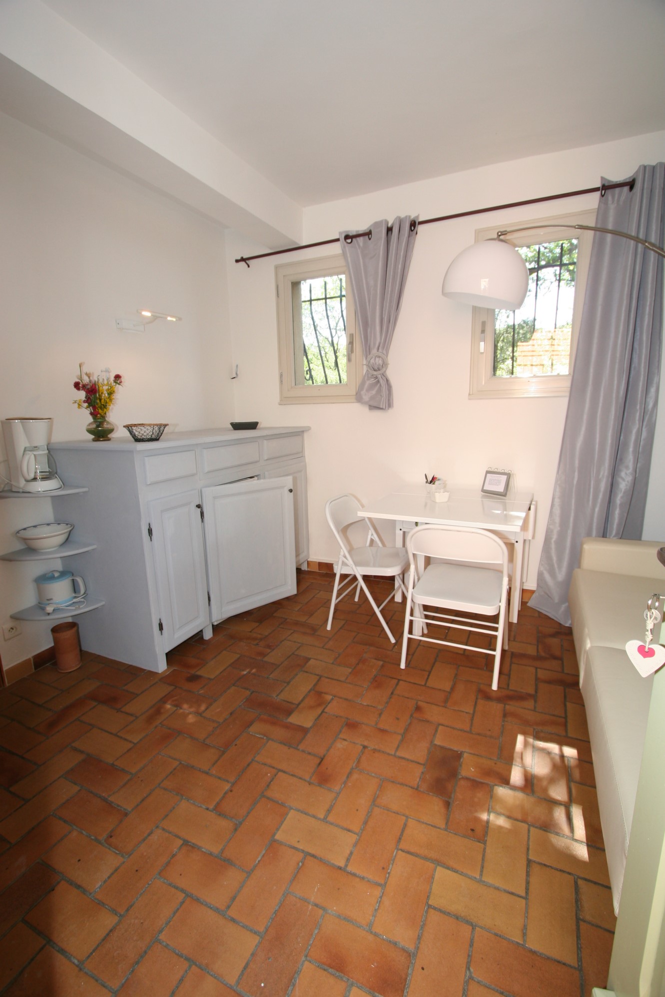 A vendre à Venasque, ferme spacieuse avec gîtes et chambres d'hôtes   