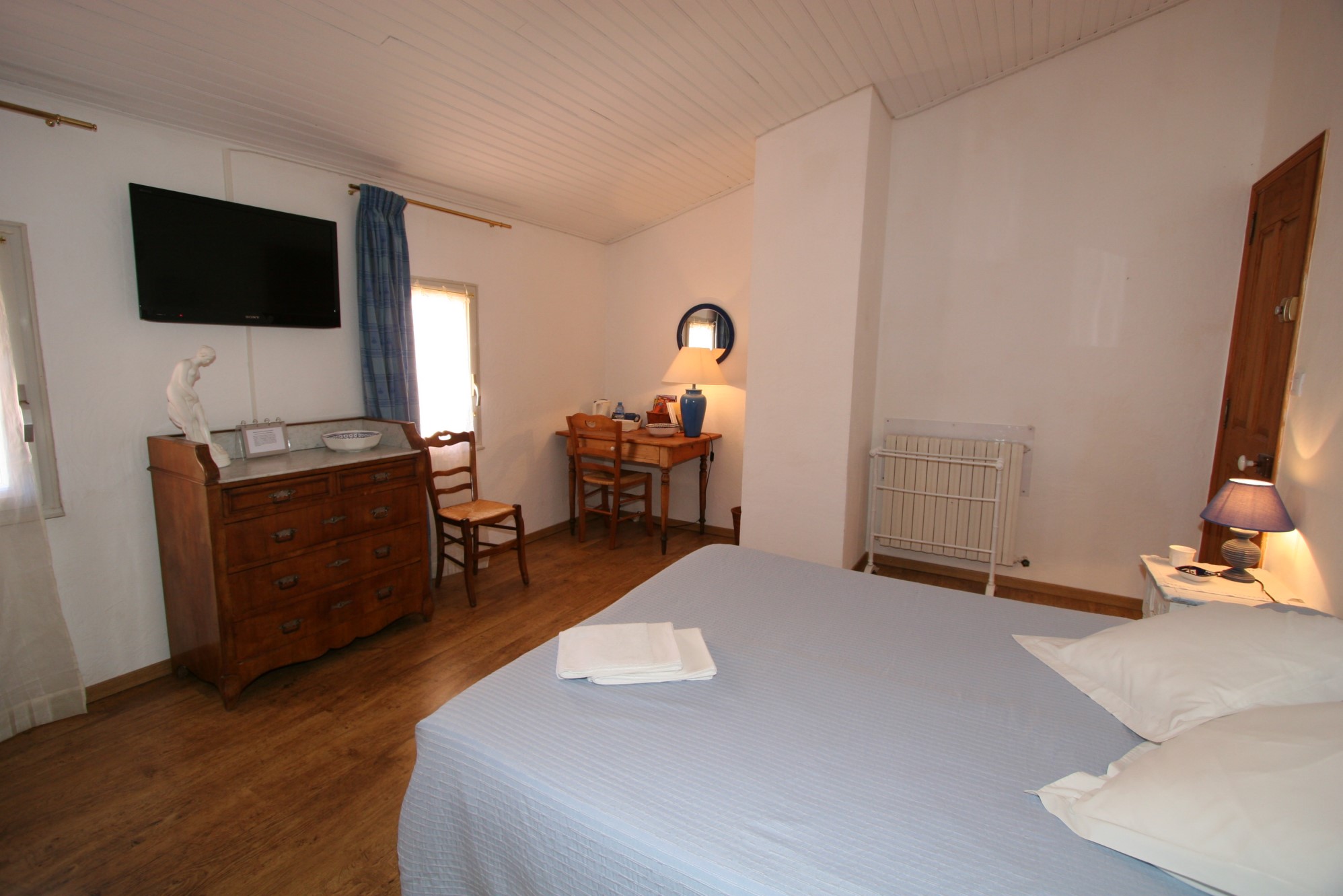 A vendre à Venasque, ferme spacieuse avec gîtes et chambres d'hôtes   