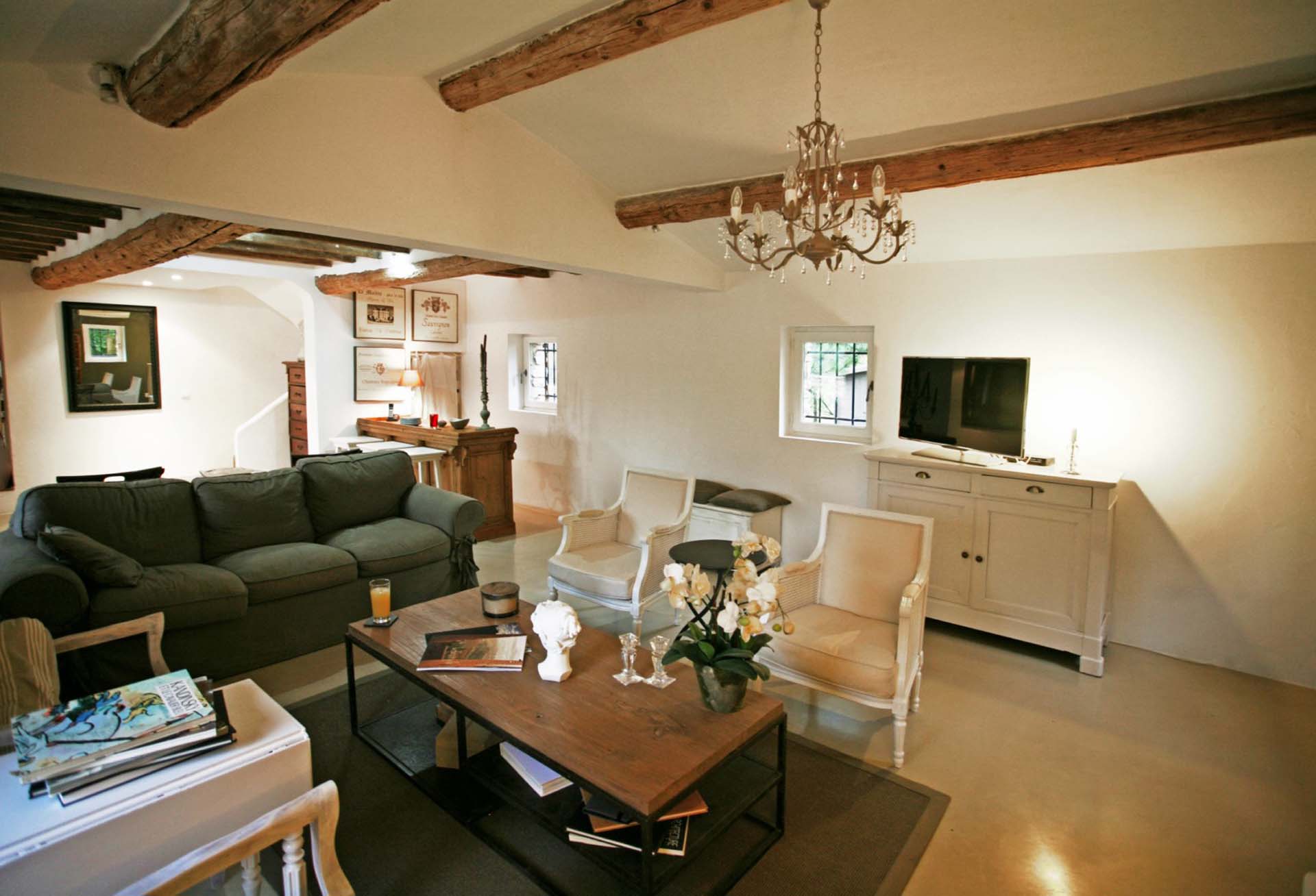 Le salon de cette belle maison sur Murs