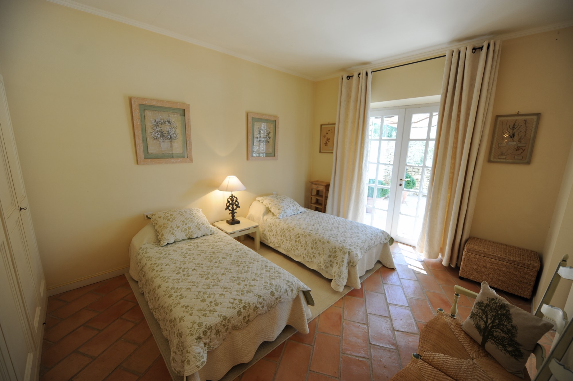 A vendre, superbe mas et dépendances face au Luberon   