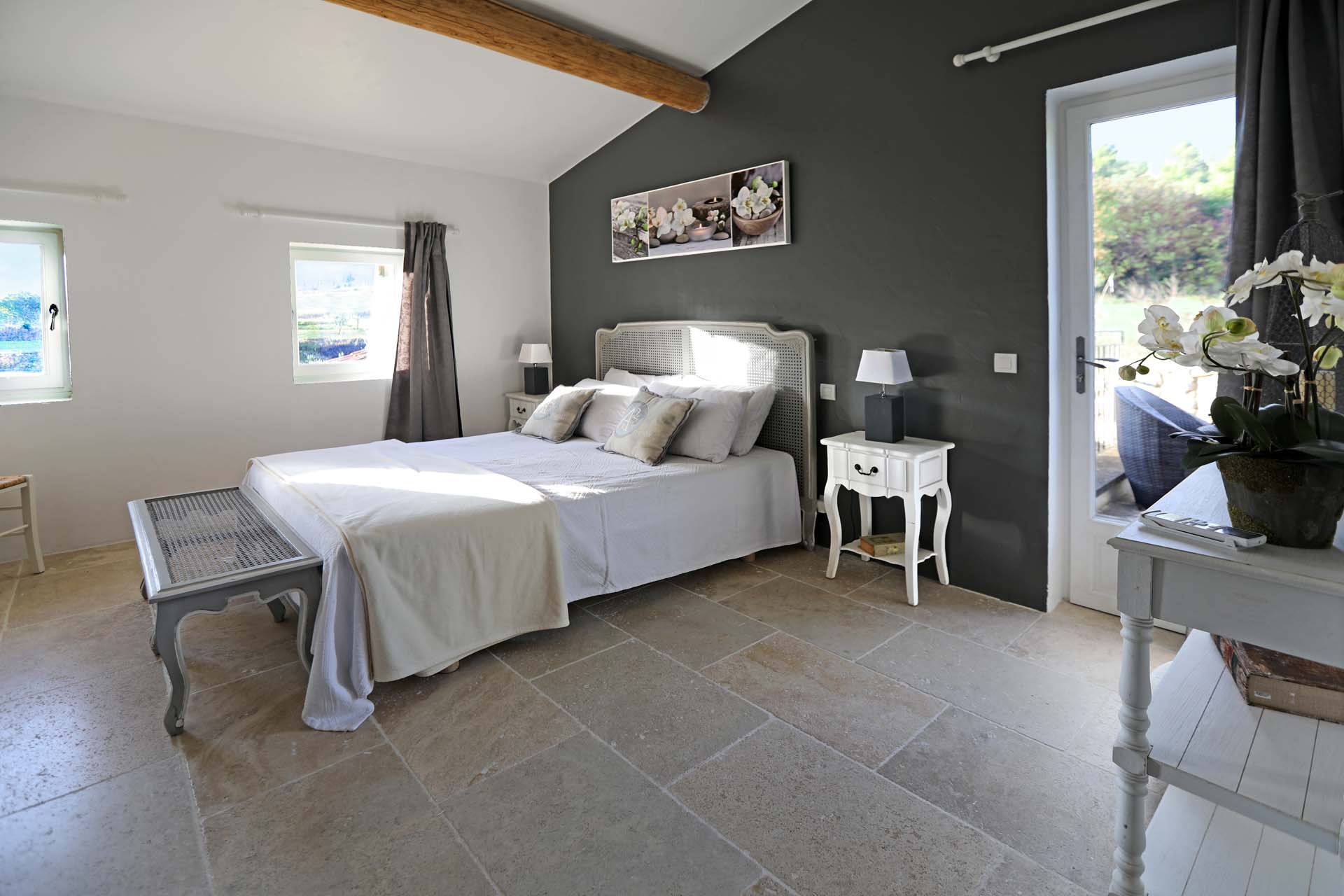La chambre du haut de cette maison en vente à Murs 84220