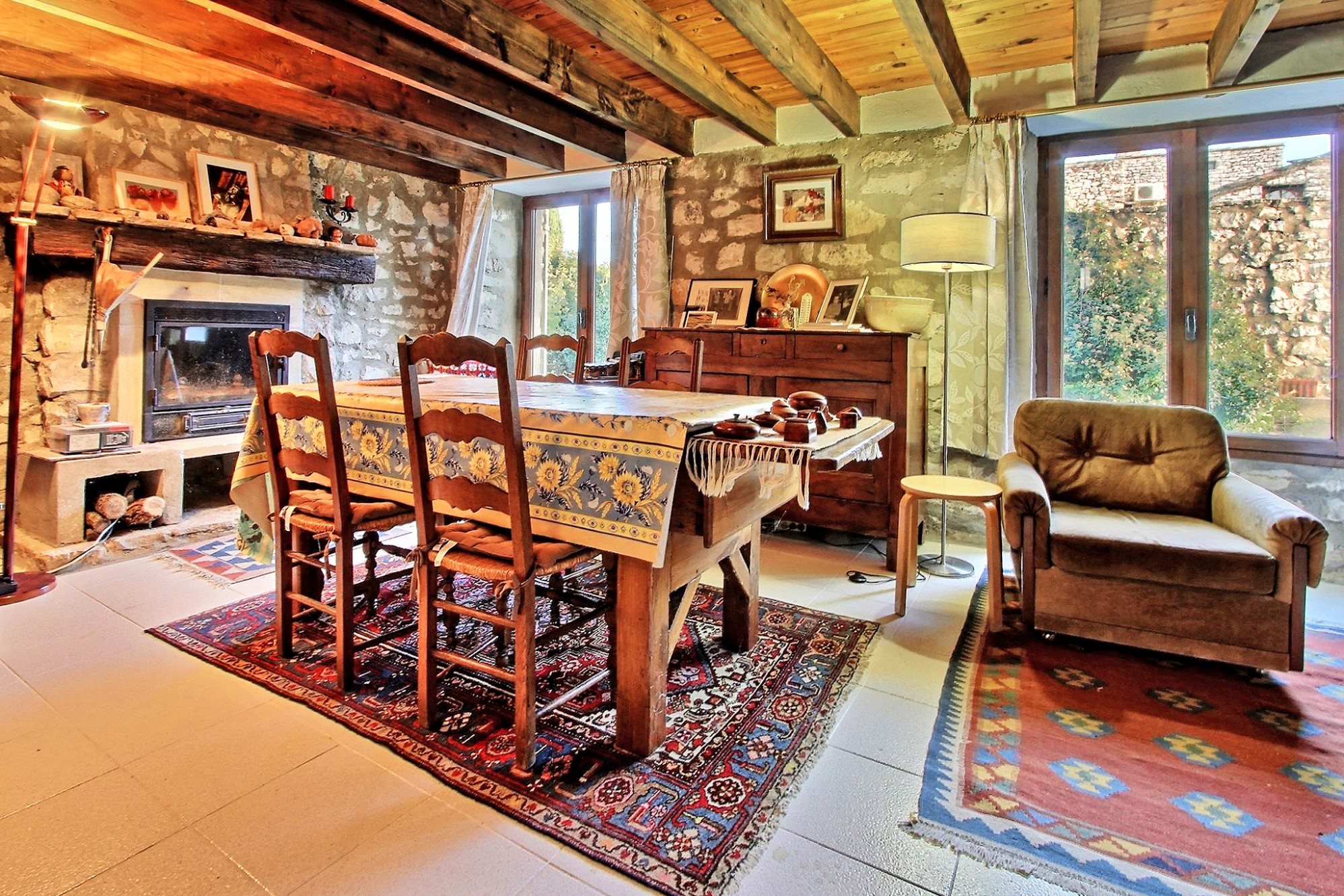 maison de hameau en pierres avec 500m² de jardin  au coeur du Luberon