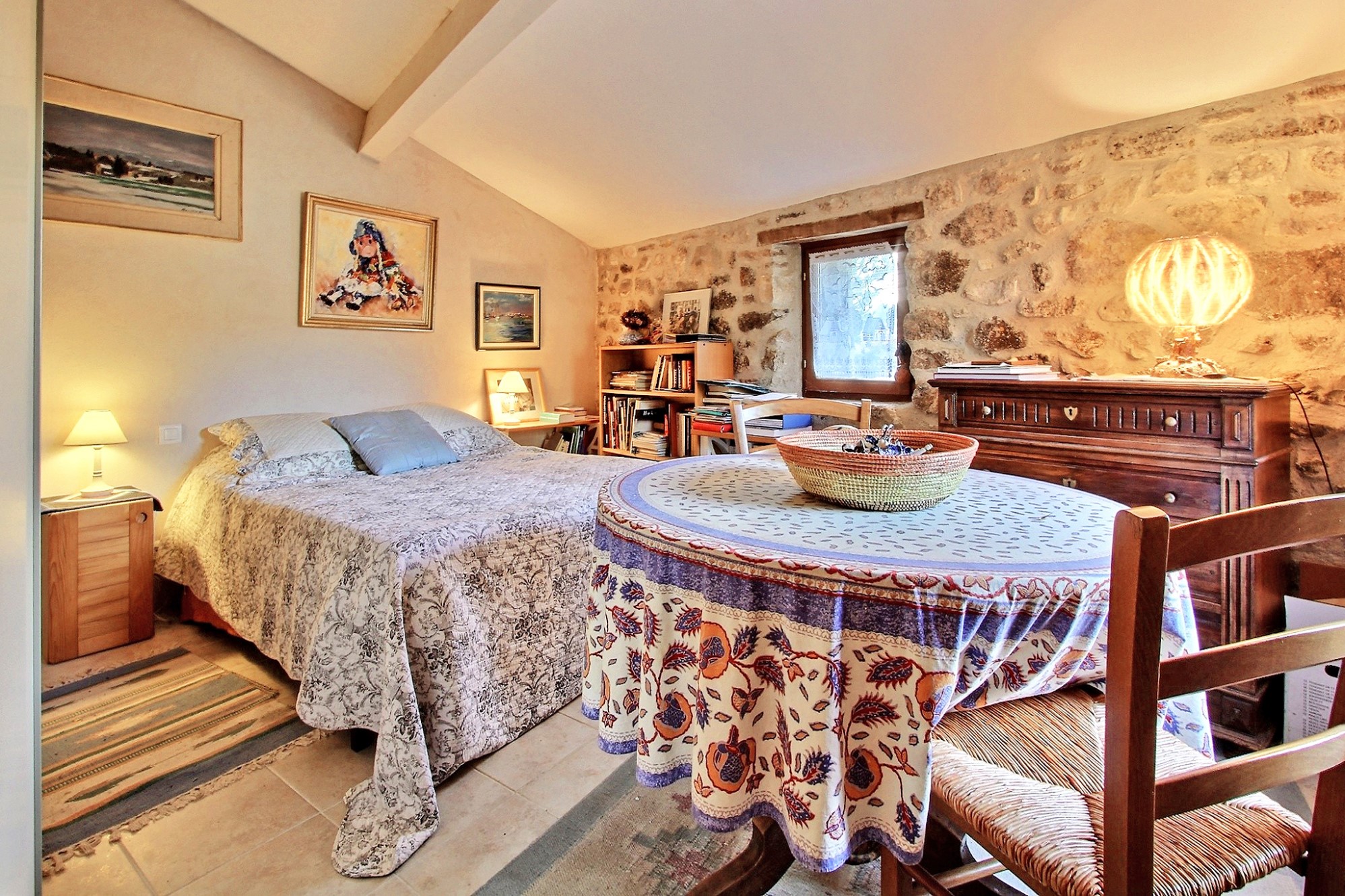 maison de hameau en pierres avec 500m² de jardin  au coeur du Luberon