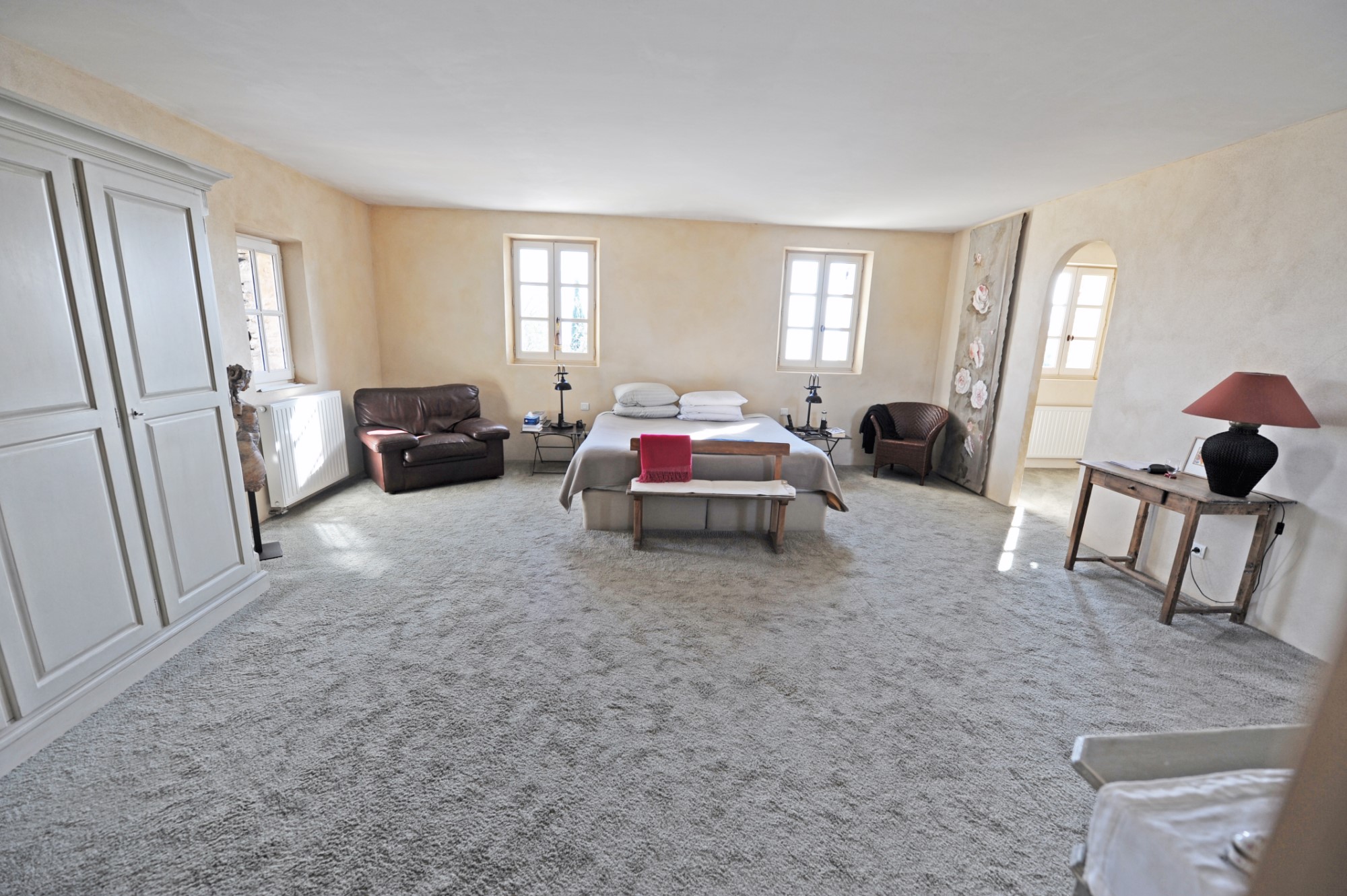 Luberon, en vente, propriété exceptionnelle, sur un hectare avec piscine/bassin et vue   