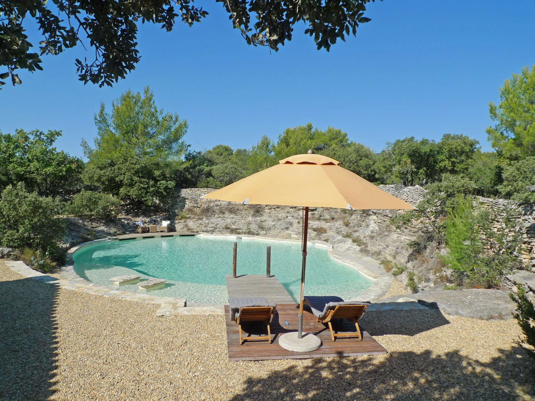 Luberon, en vente, propriété exceptionnelle, sur un hectare avec piscine/bassin et vue   