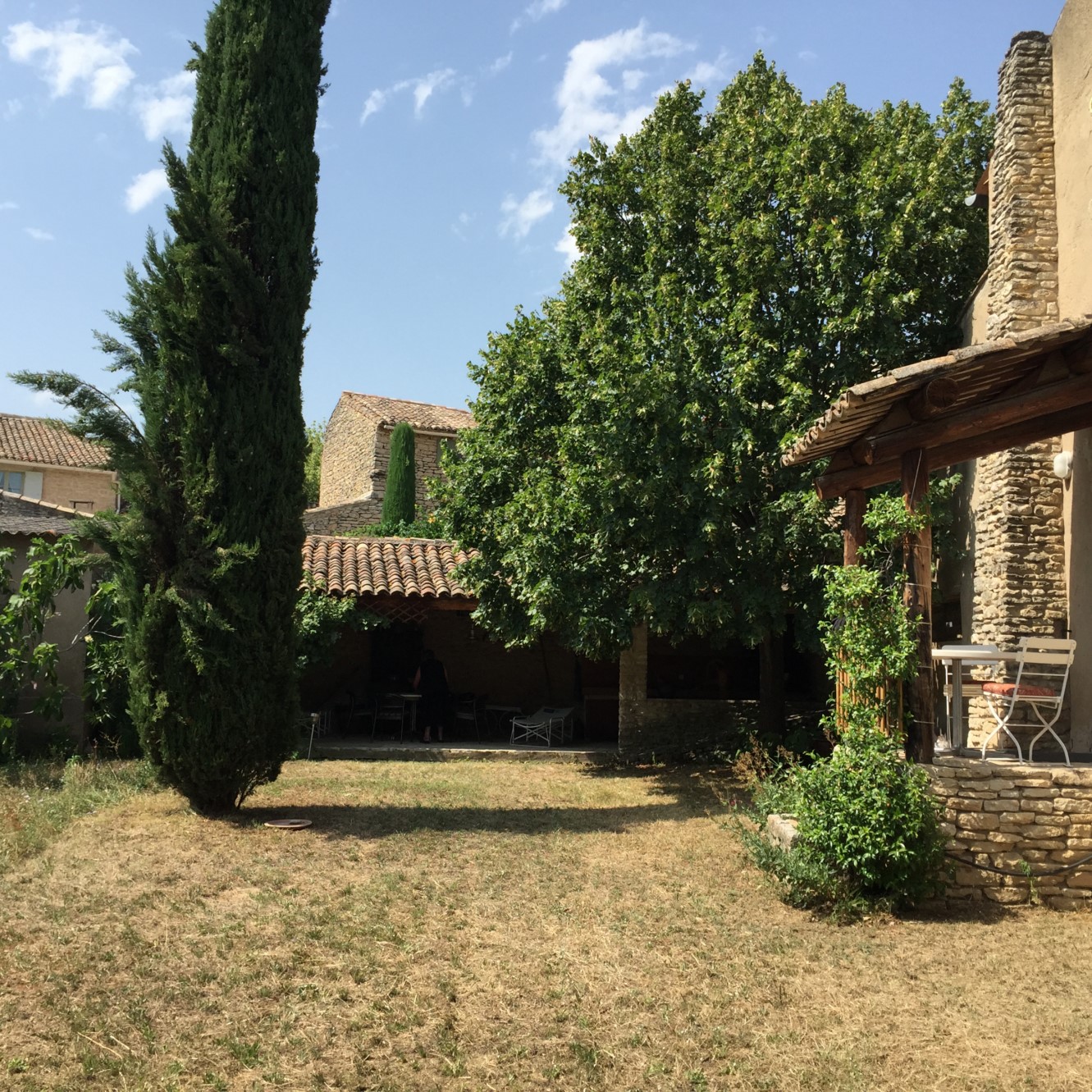 Maison de village avec jardin et garage en vente dans le Luberon    