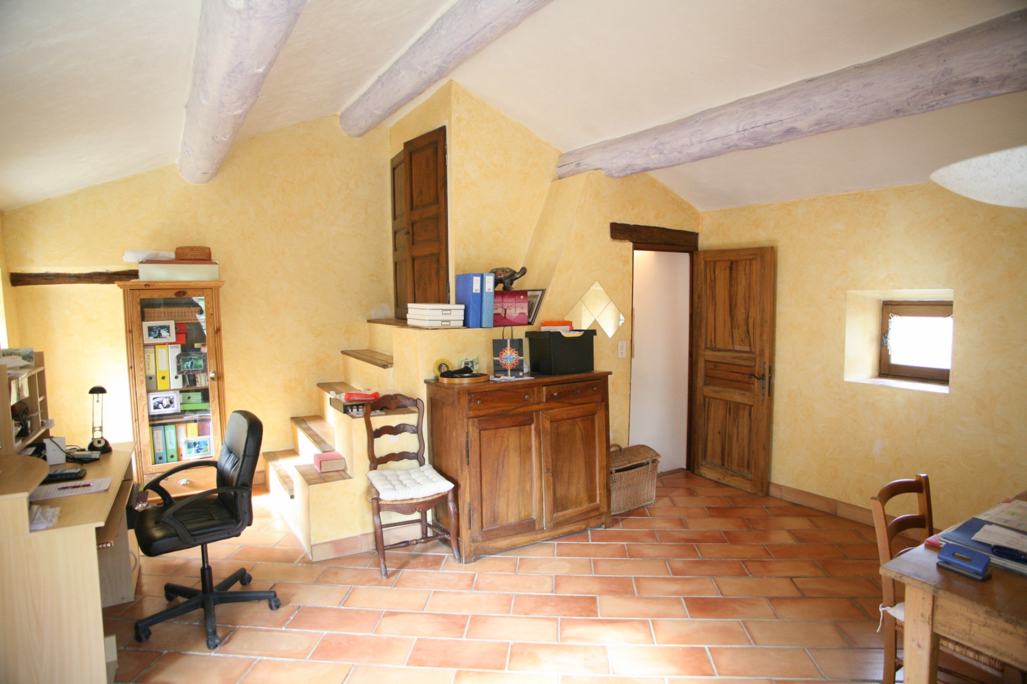 Maisons de hameau au pied du Luberon   