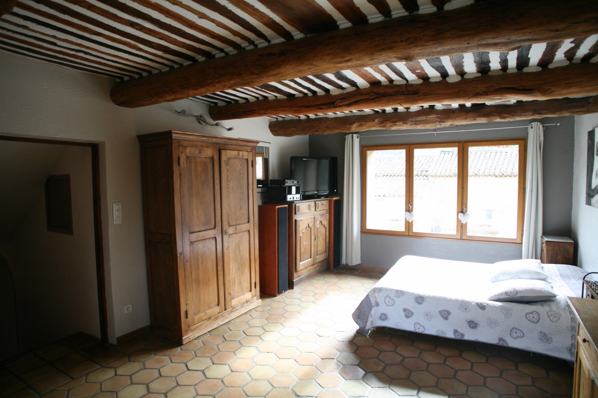 Maisons de hameau au pied du Luberon   