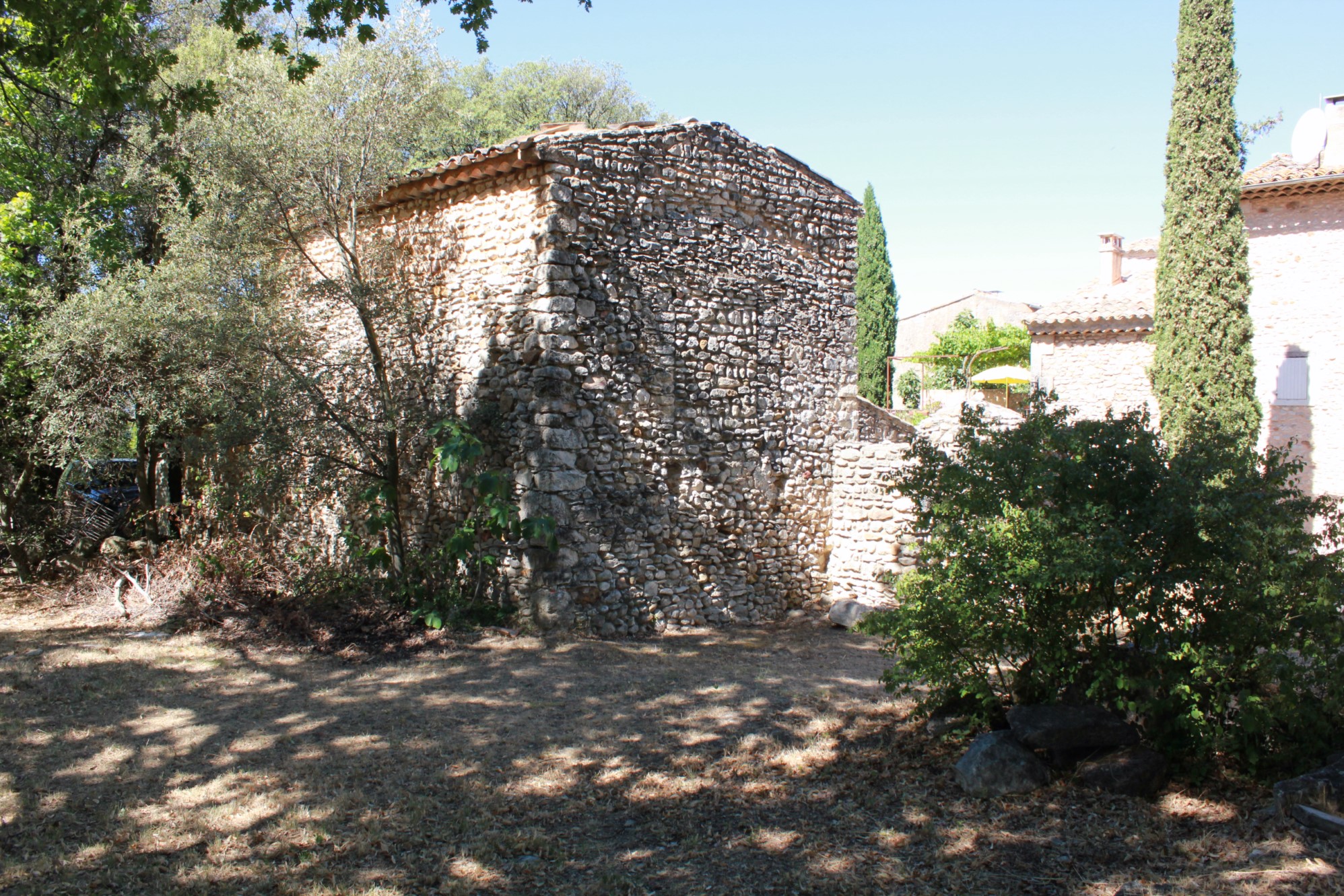 Terrain constructible à vendre dans un très beau hameau situé au cœur du Luberon    