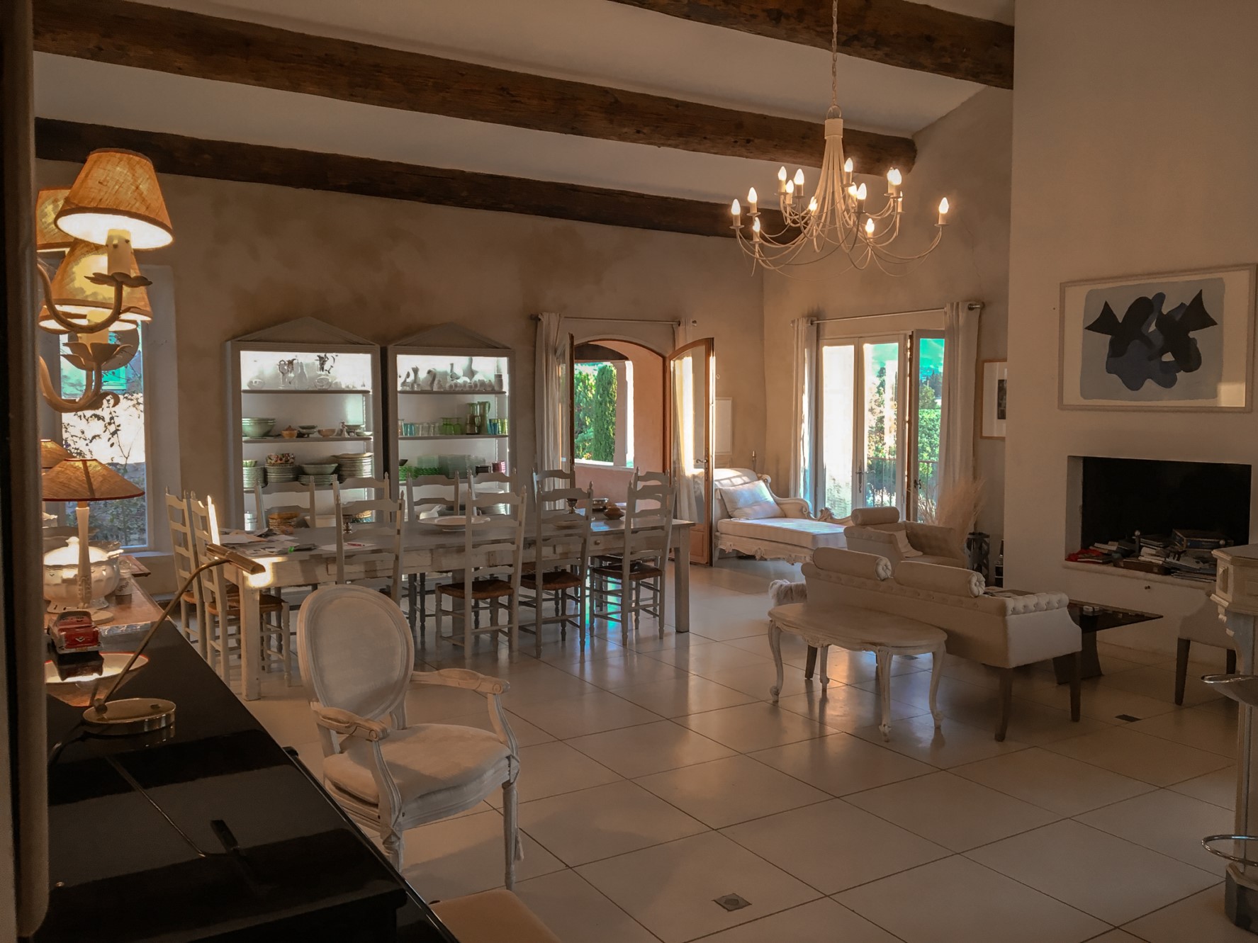 A vendre, superbe propriété face aux villages perchés du Luberon    