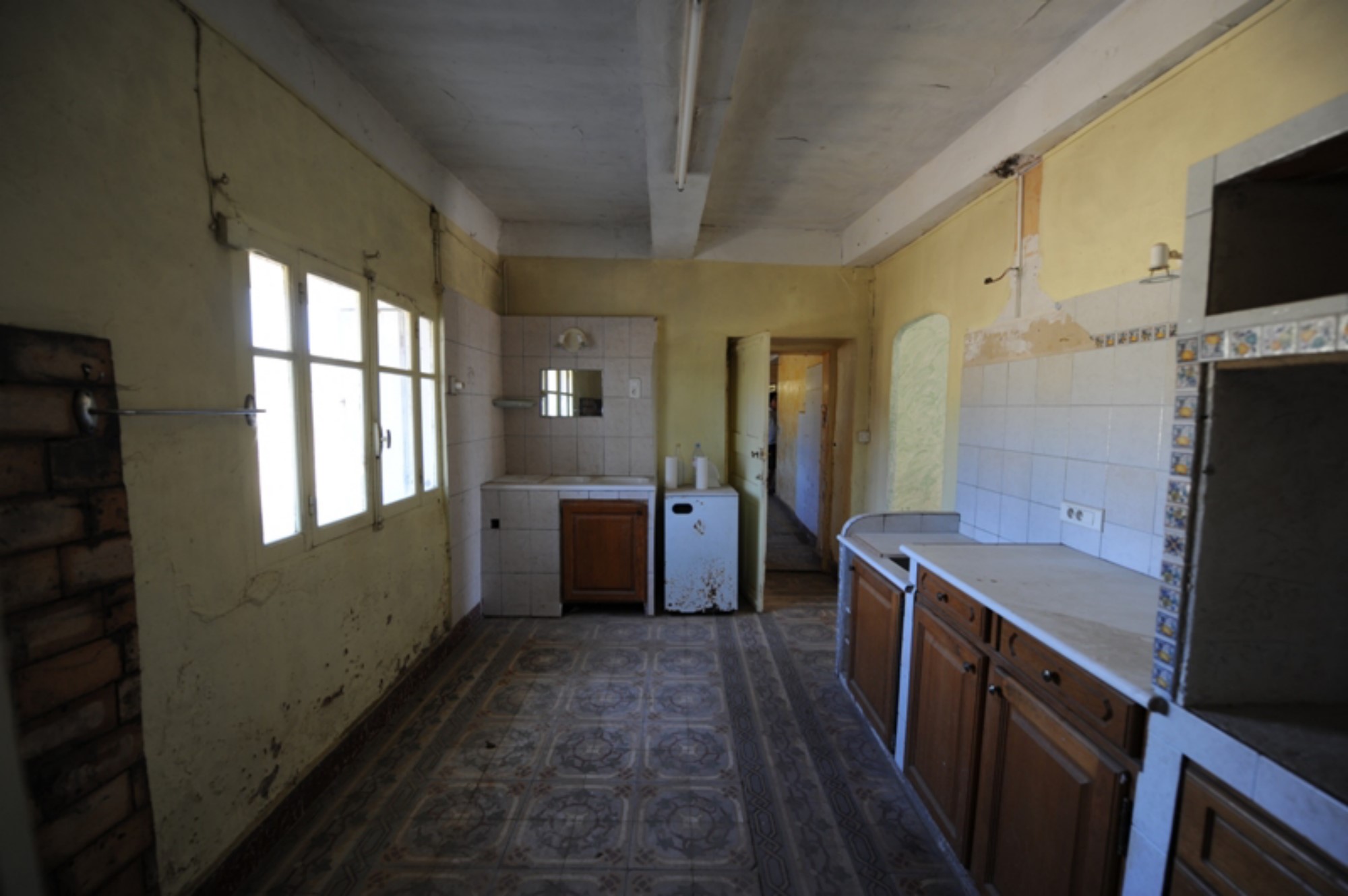 A vendre en Luberon, authentique mas à restaurer sur plus de 14 hectares   