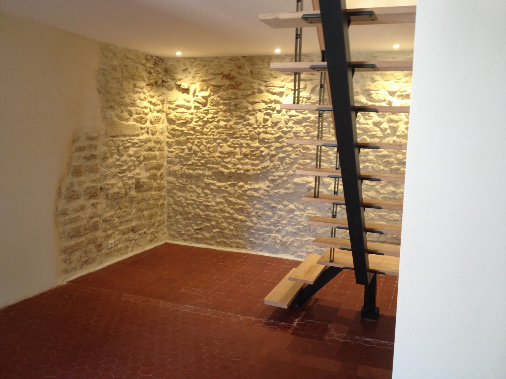 Maison de village rénovée à vendre au cœur de Châteauneuf-du-Pape    