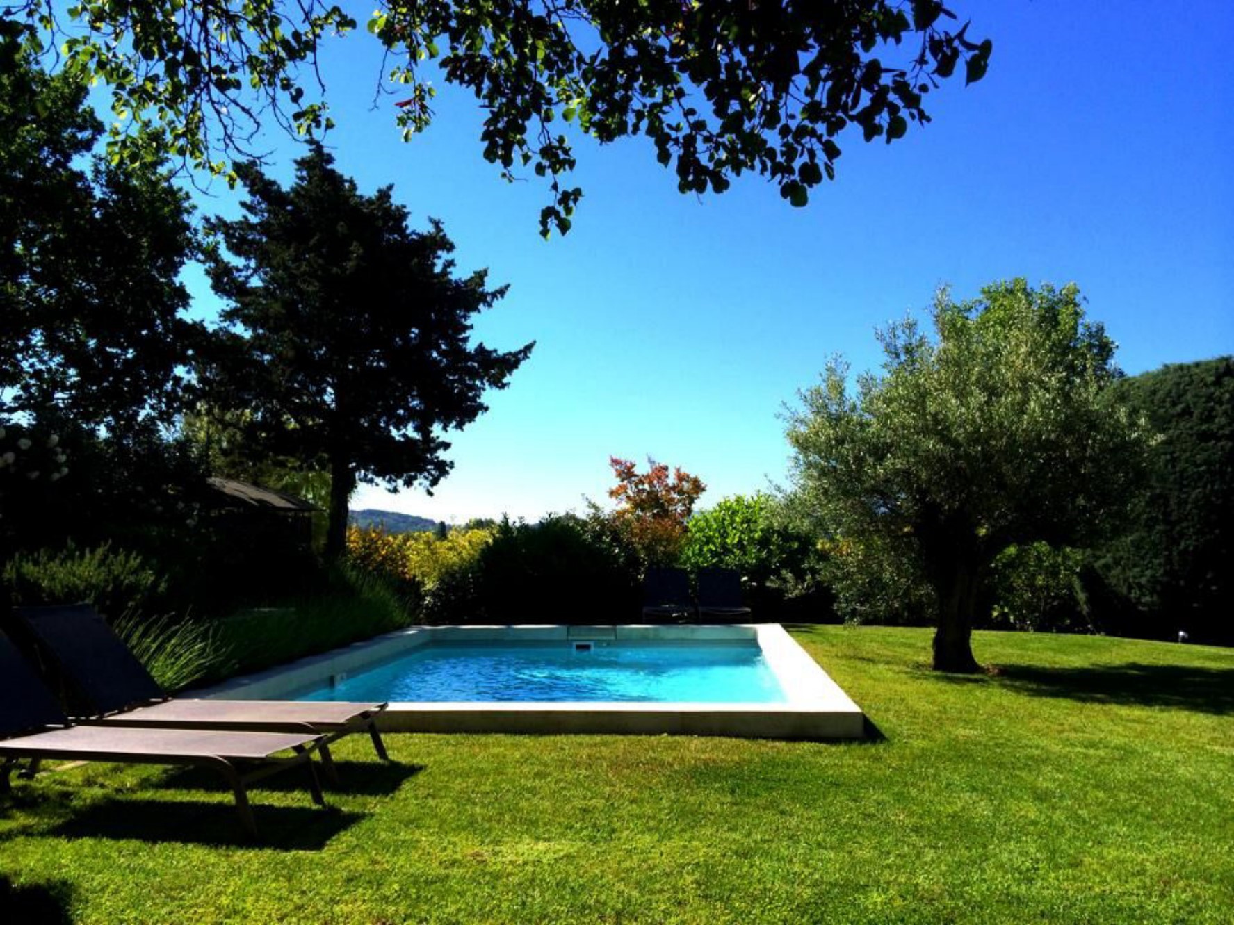 Hameau privé avec maisons et piscines à vendre en Luberon
