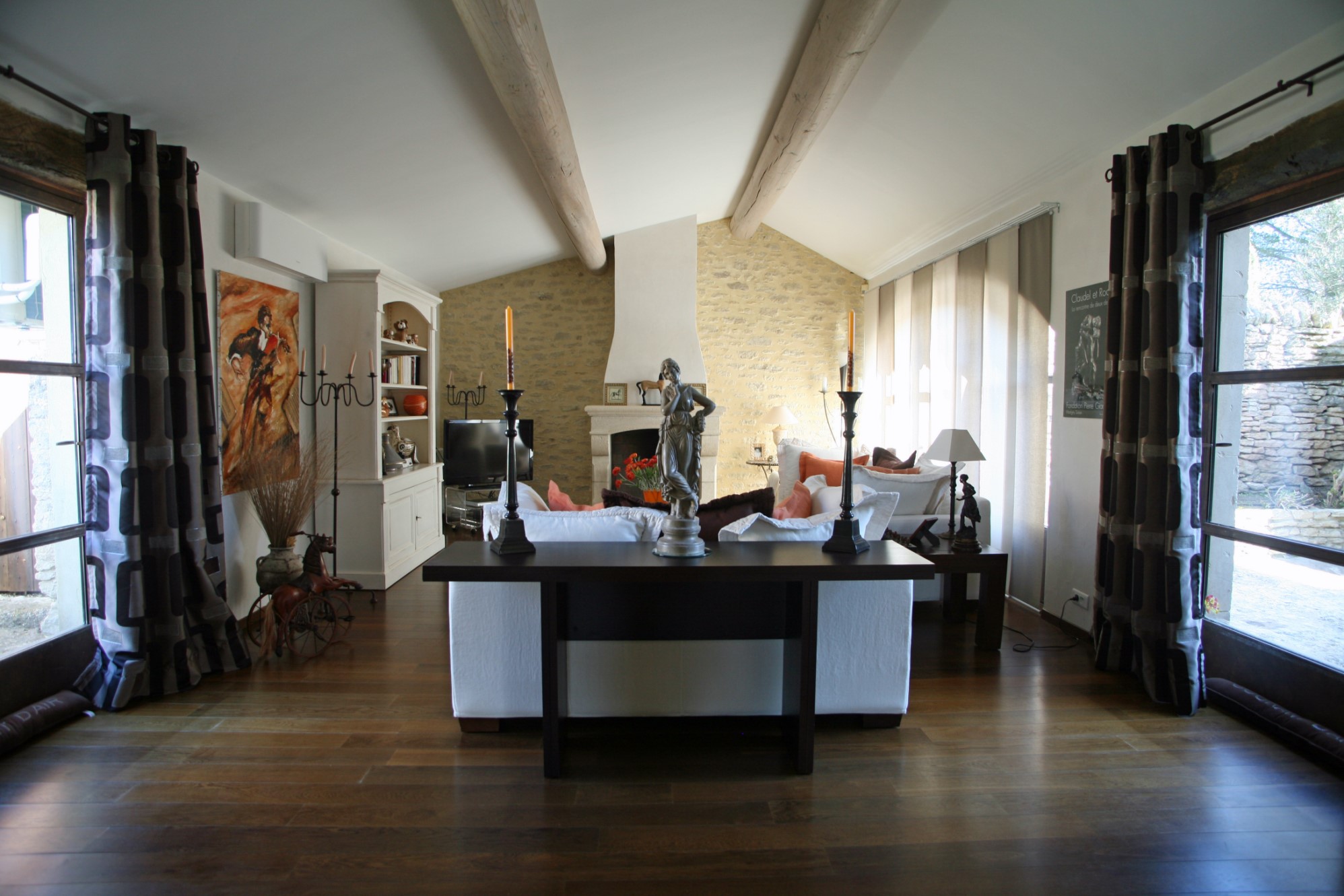 Maison de village avec piscine sur très beau jardin à vendre dans le Luberon    