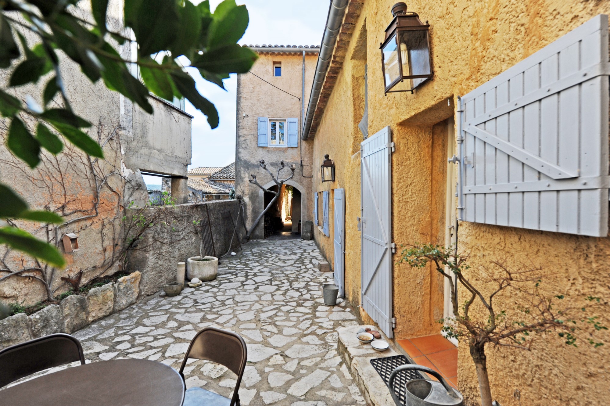 A vendre dans le Luberon, maison de hameau avec jardin    