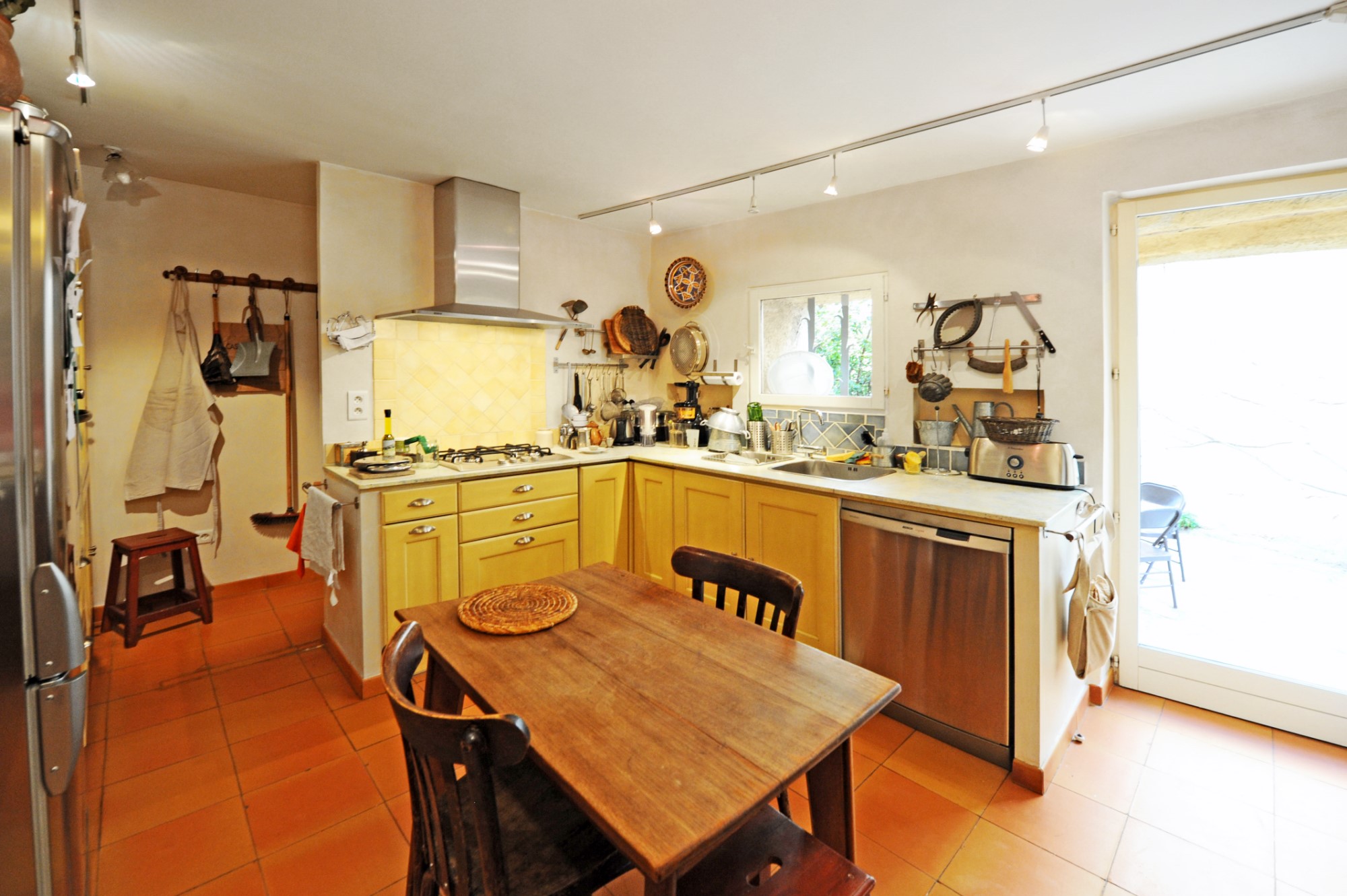 A vendre dans le Luberon, maison de hameau avec jardin    