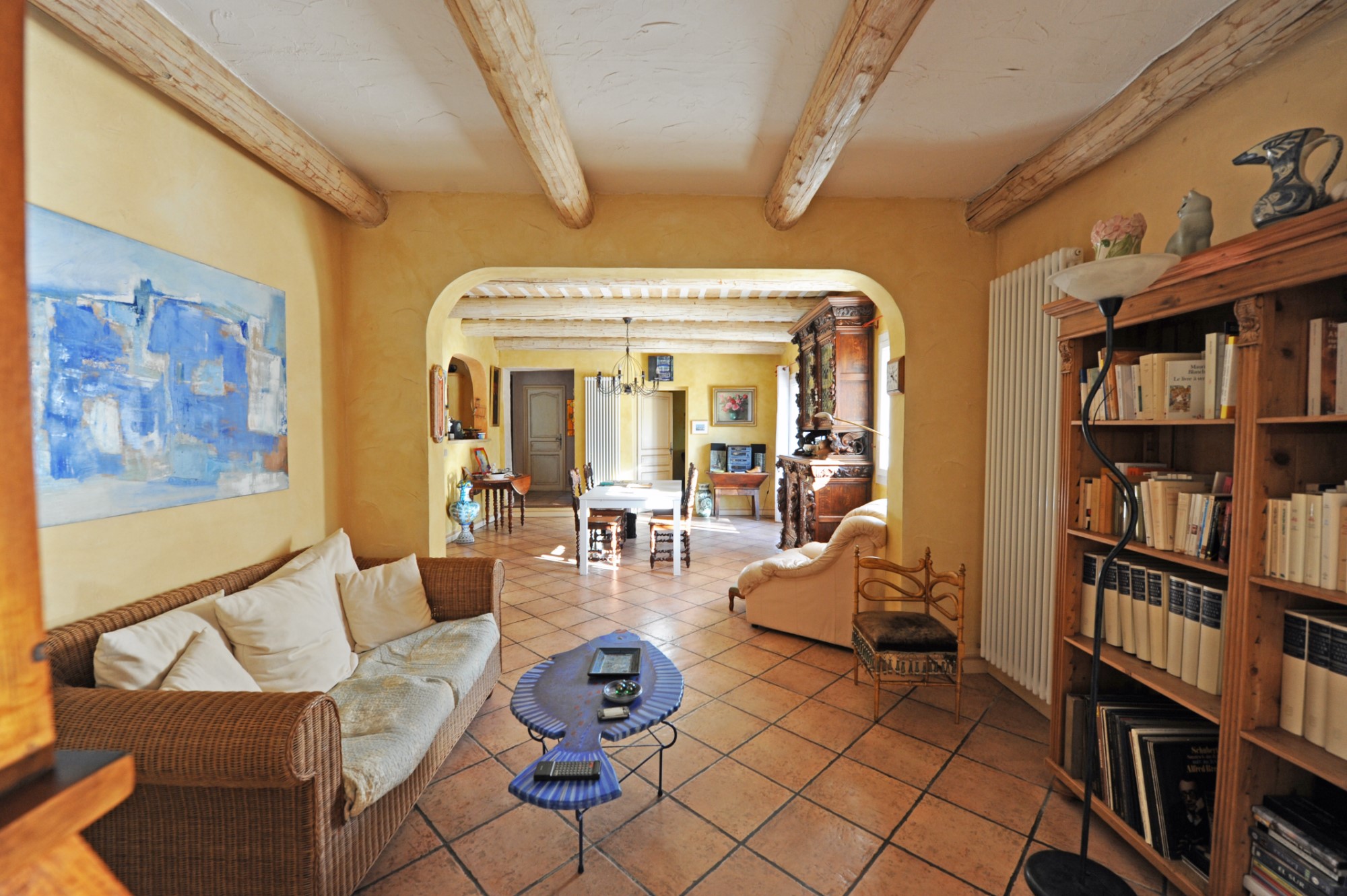 A vendre à Isle-sur-la-Sorgue, villa de plain pied en pierre avec piscine   