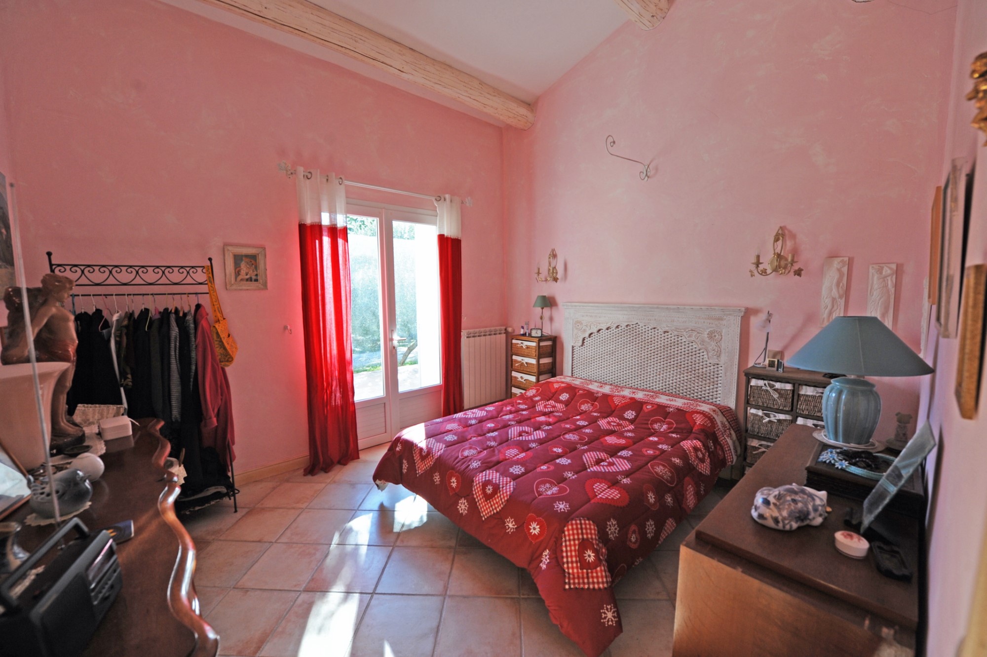 A vendre à Isle-sur-la-Sorgue, villa de plain pied en pierre avec piscine   