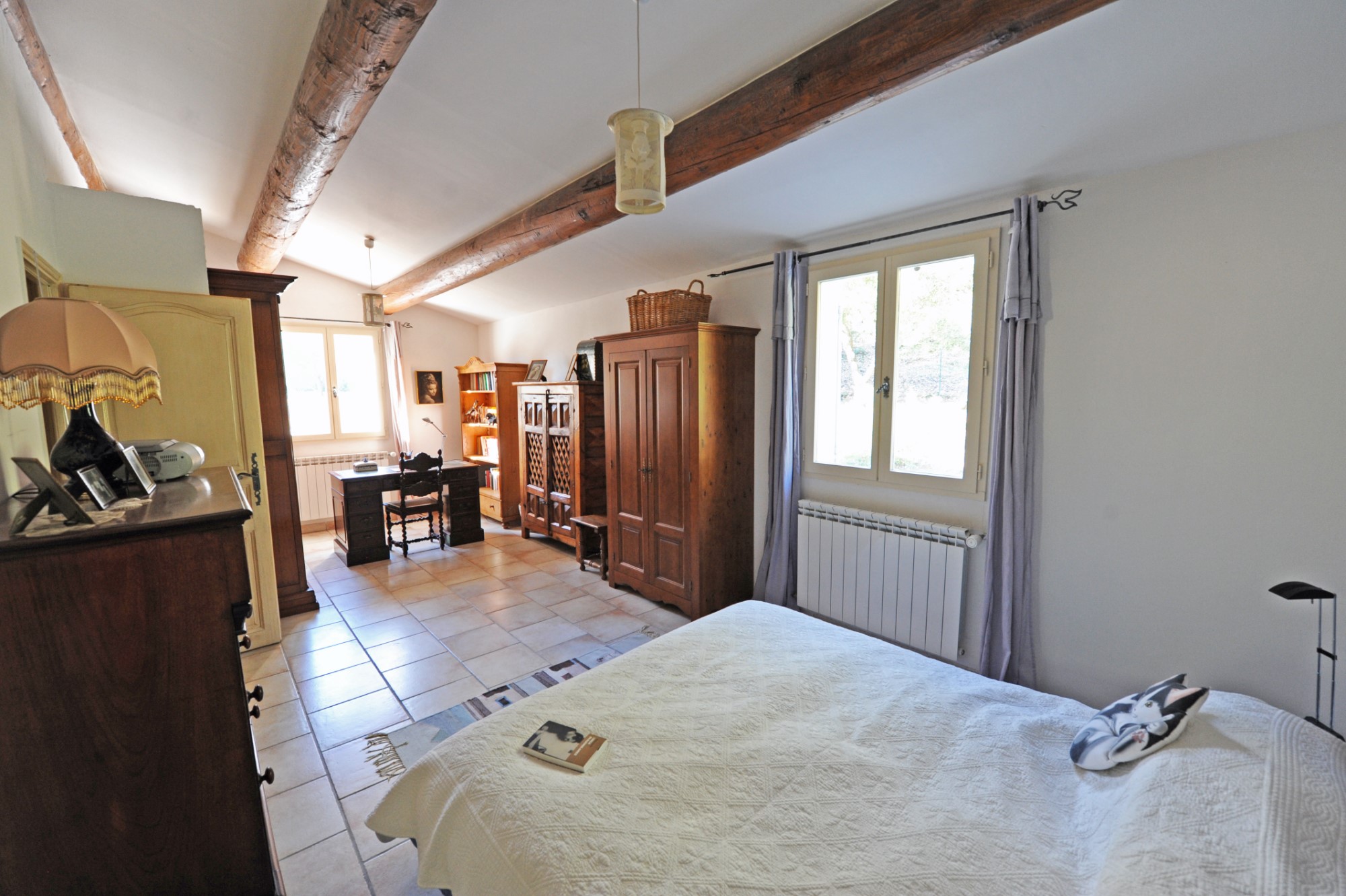 A vendre à Isle-sur-la-Sorgue, villa de plain pied en pierre avec piscine   