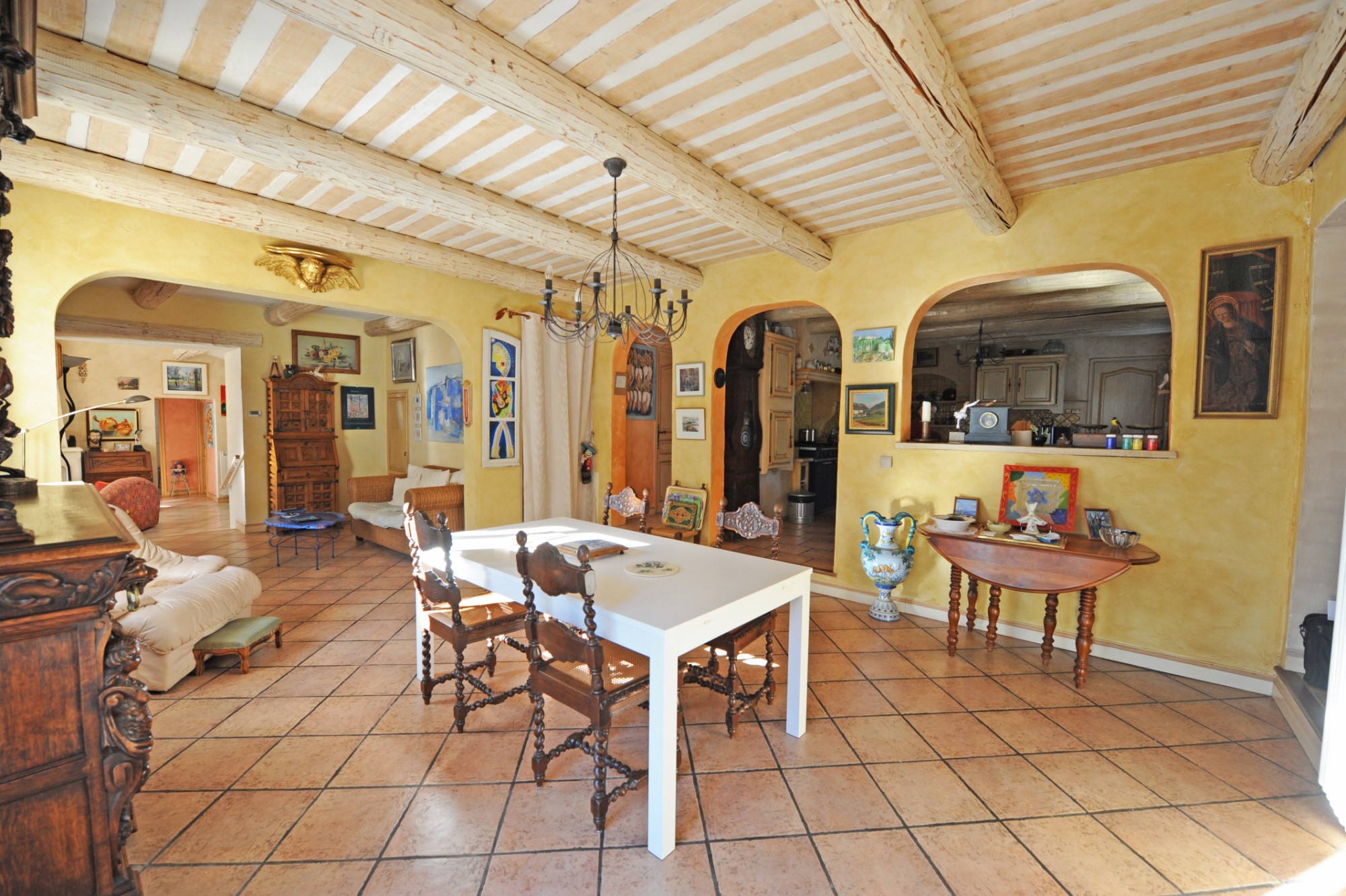 A vendre à Isle-sur-la-Sorgue, villa de plain pied en pierre avec piscine   