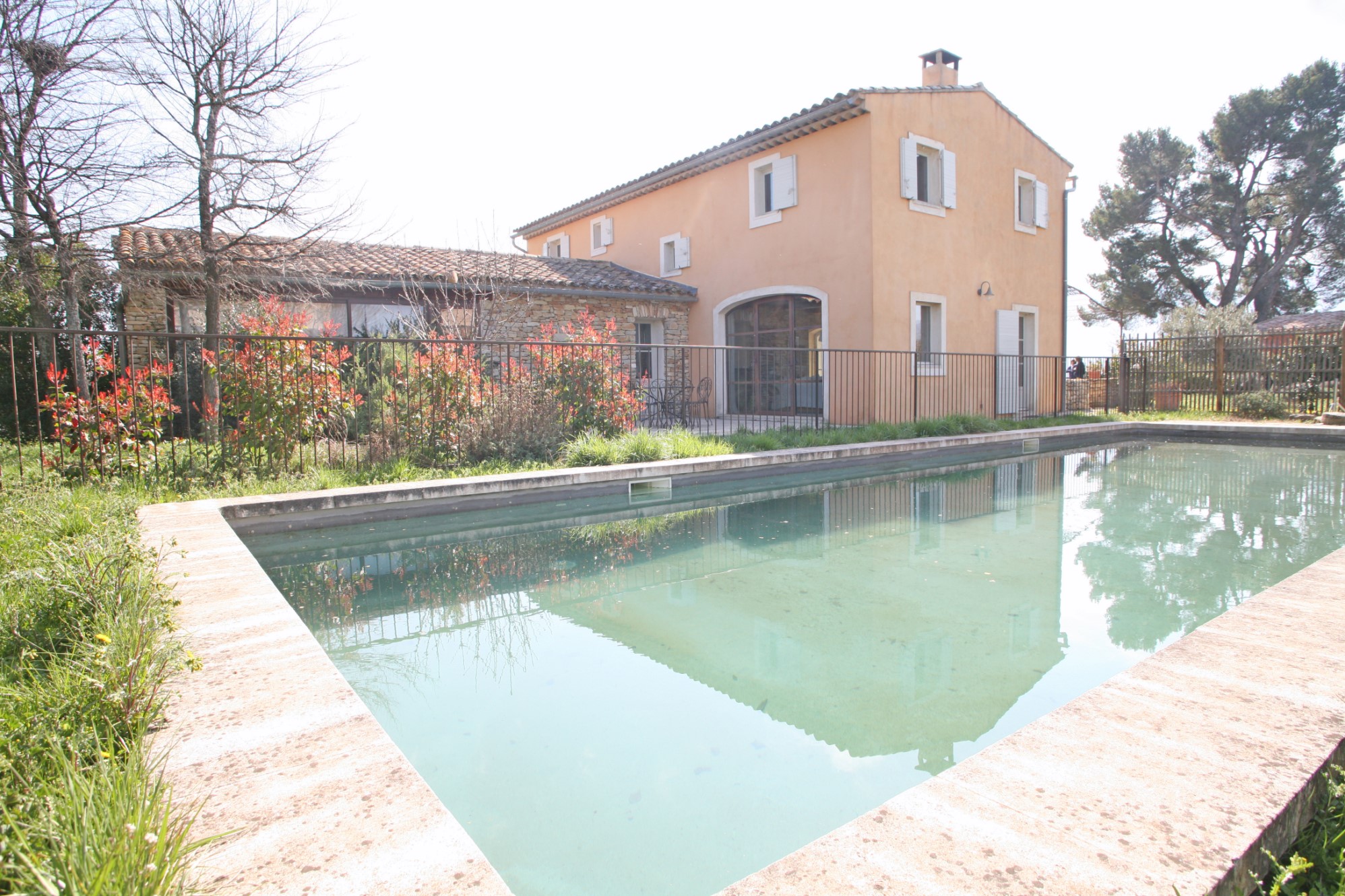 A vendre au coeur du Luberon, maison traditionnelle avec piscine et jolies vues    