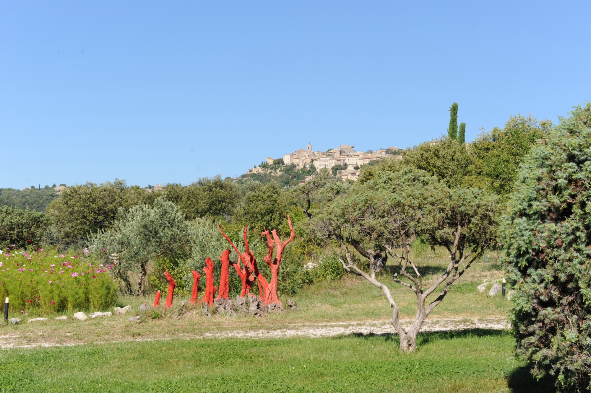 Maison contemporaine avec vue sur le village de Gordes