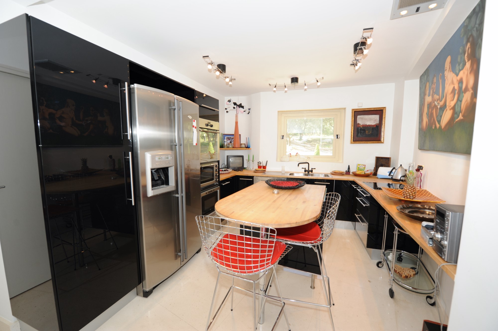 A vendre, au coeur du Luberon, maison contemporaine à 2 pas du village   