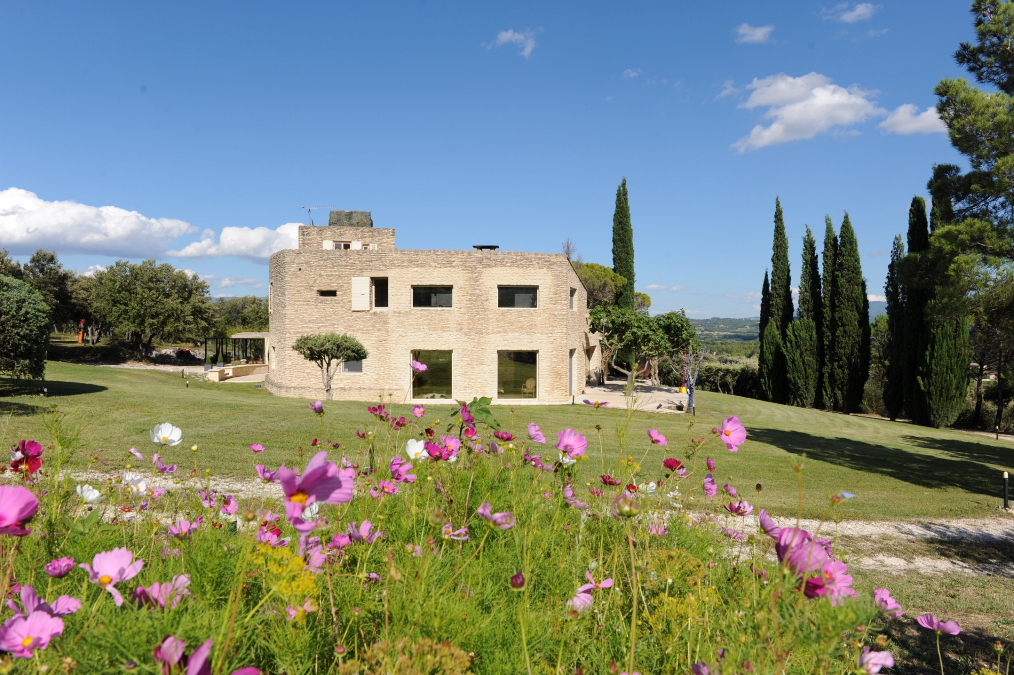 Maison contemporaine avec vue sur la vallée du Luberon