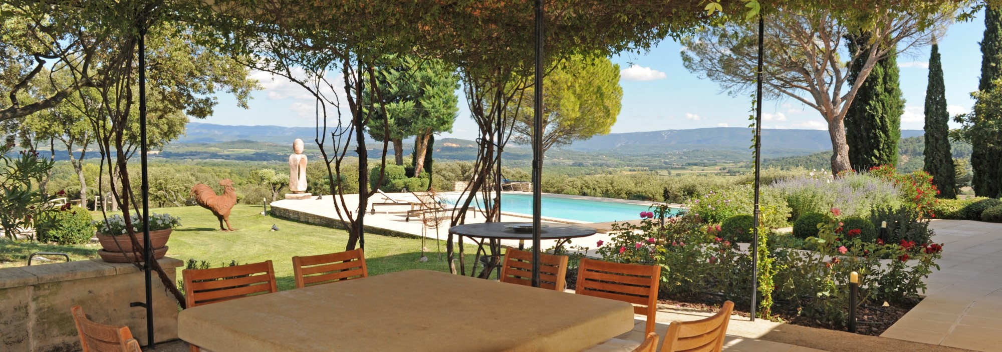 A vendre, au coeur du Luberon, maison contemporaine à 2 pas du village   