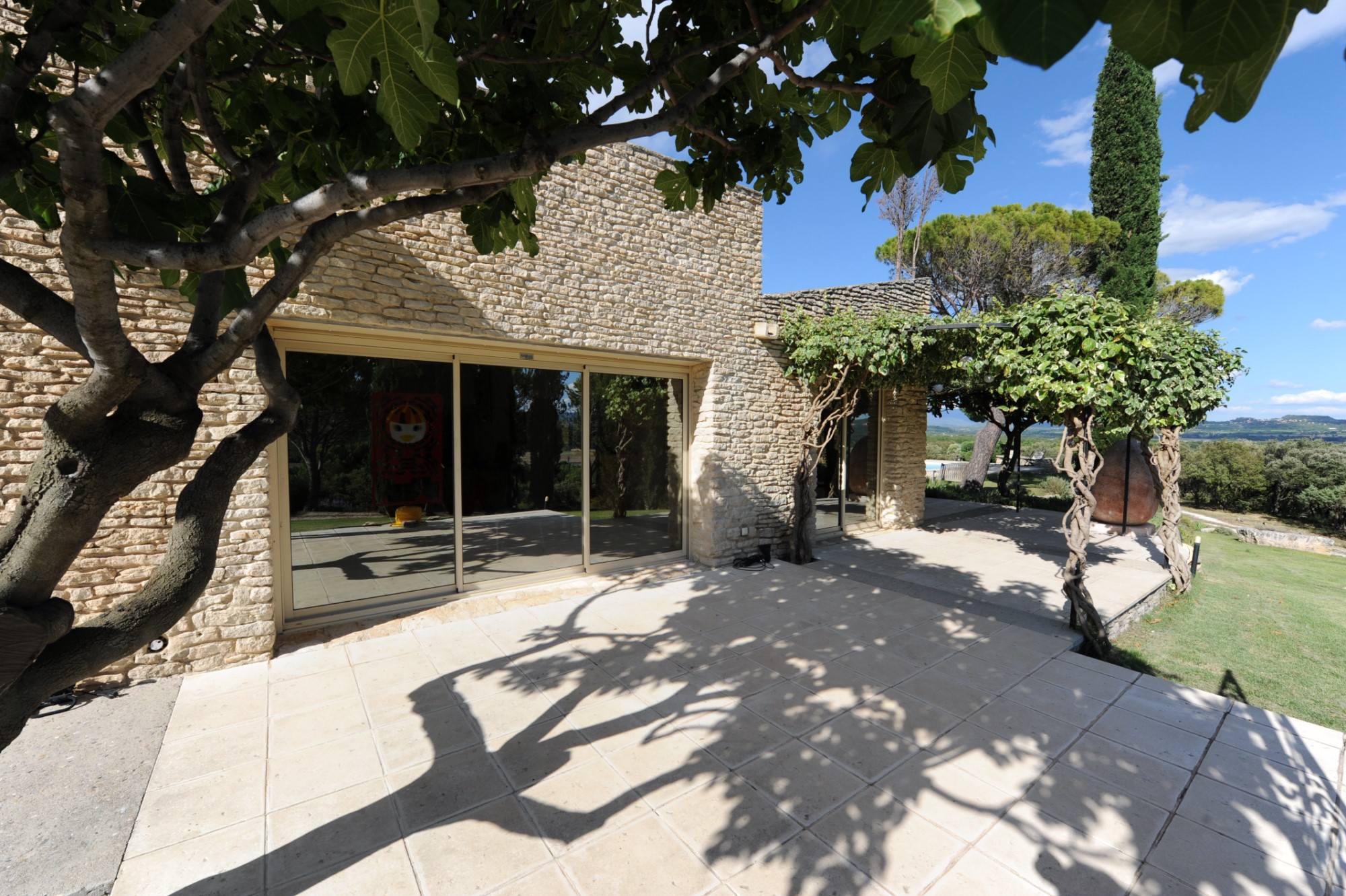 A vendre, au coeur du Luberon, maison contemporaine à 2 pas du village   