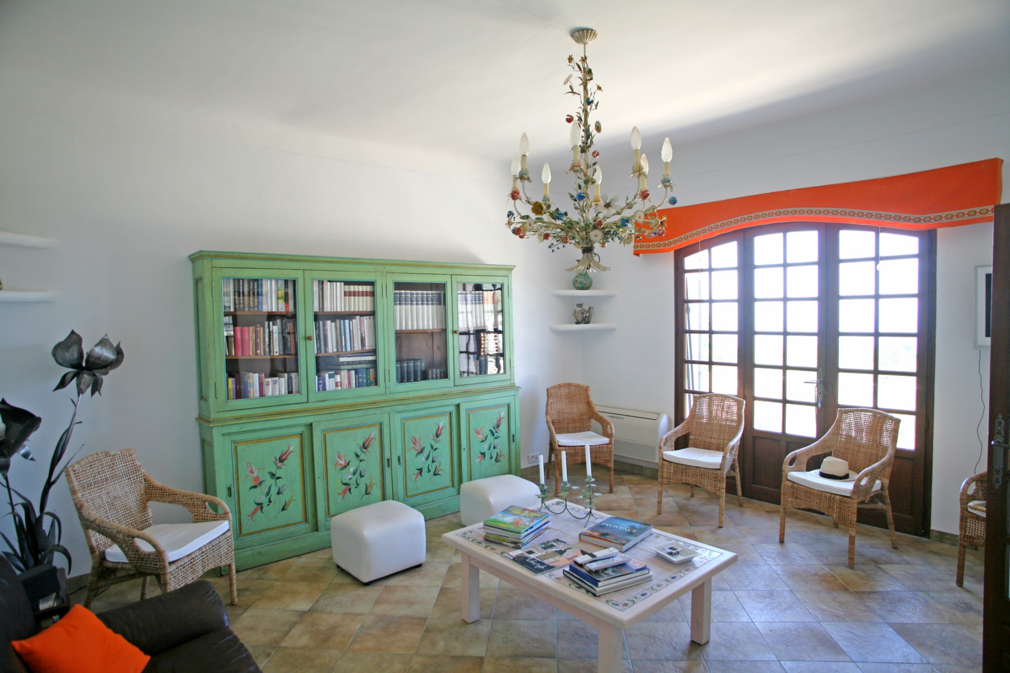 Grande maison avec piscine et superbe vue, à la vente dans le Luberon    