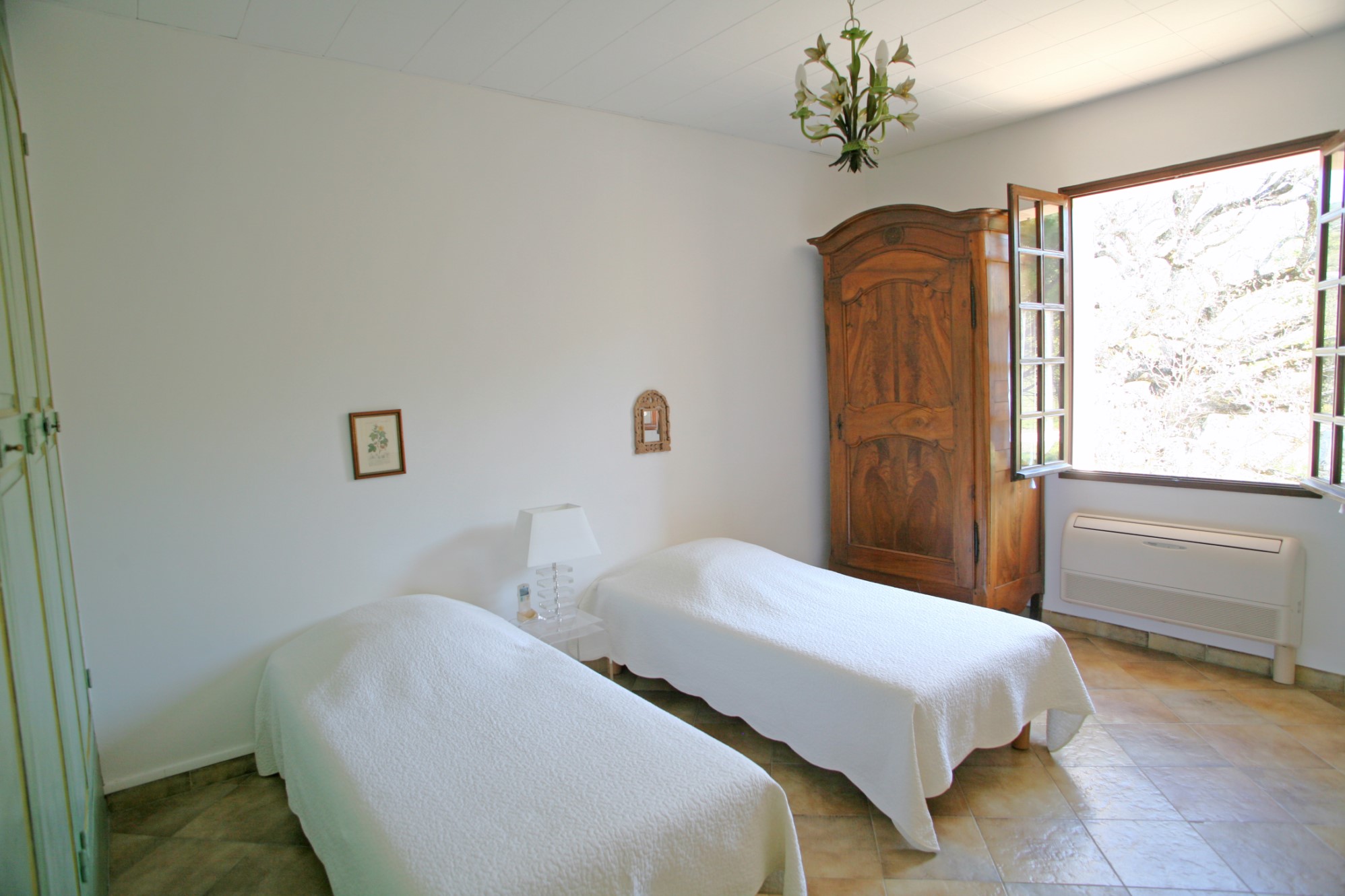 Grande maison avec piscine et superbe vue, à la vente dans le Luberon    