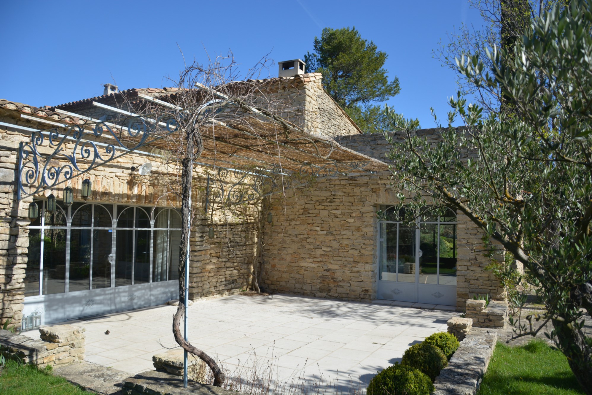 Bergerie restaurée avec bories en Provence