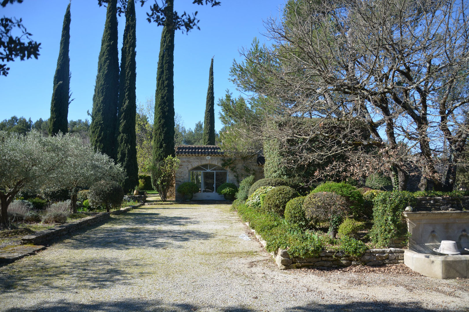 BIEN VENDU - Superbe bergerie avec cour fermée, bories et piscine à vendre au cœur du Luberon.