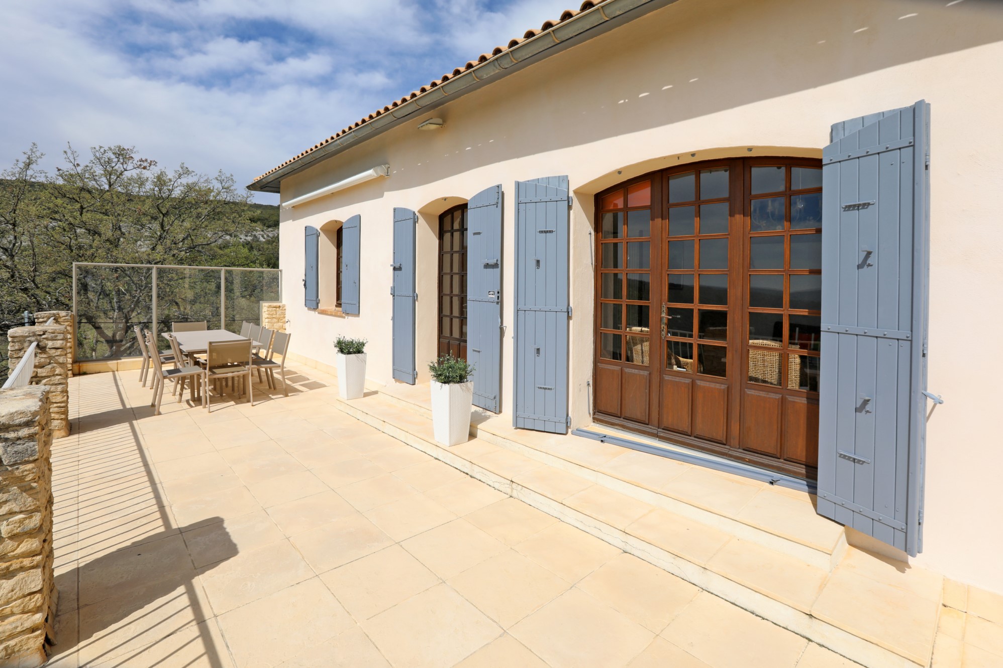 Grande maison avec piscine et superbe vue, à la vente dans le Luberon    