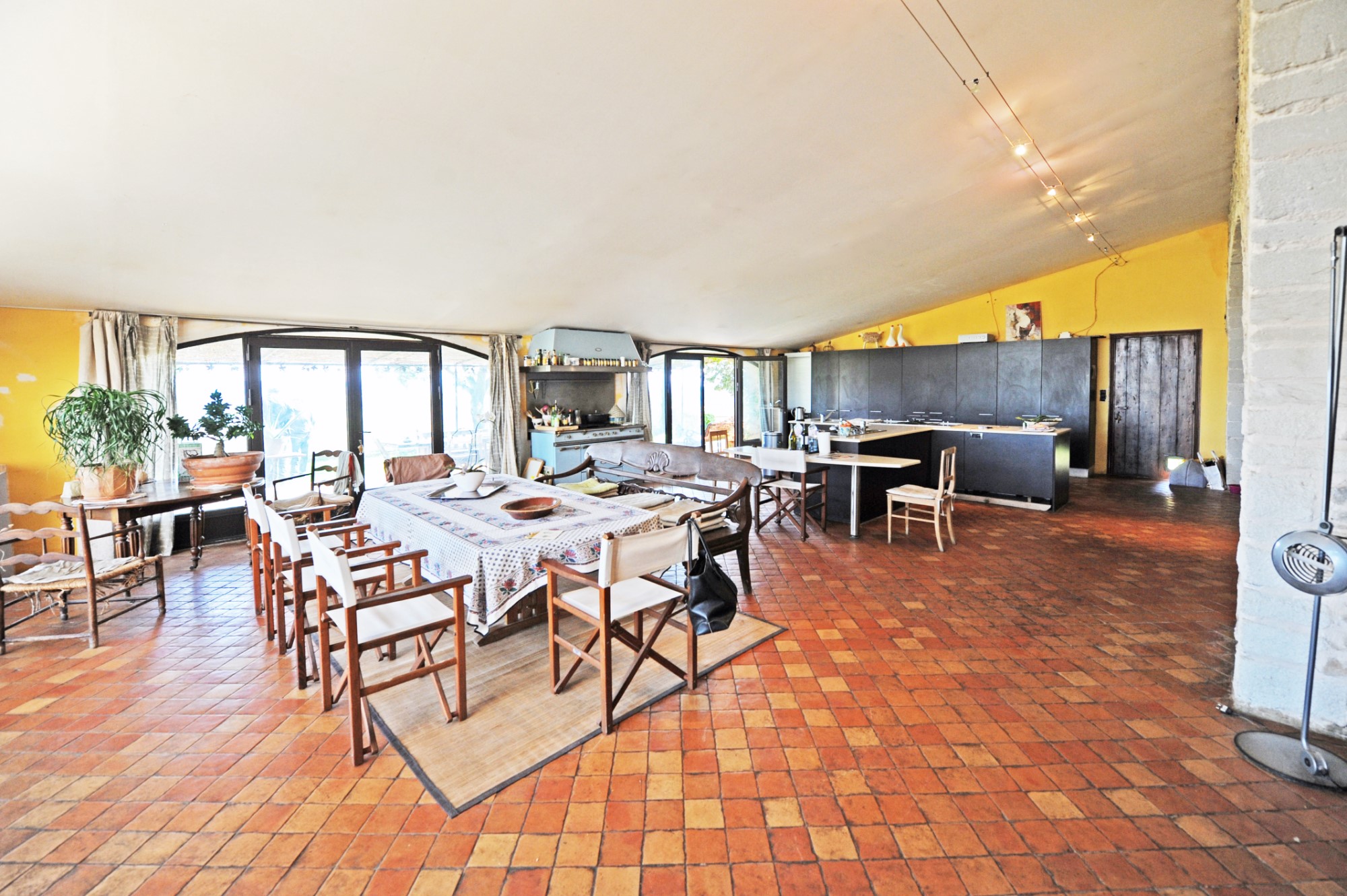 Luberon Sud, à vendre,   propriété oléicole en position dominante