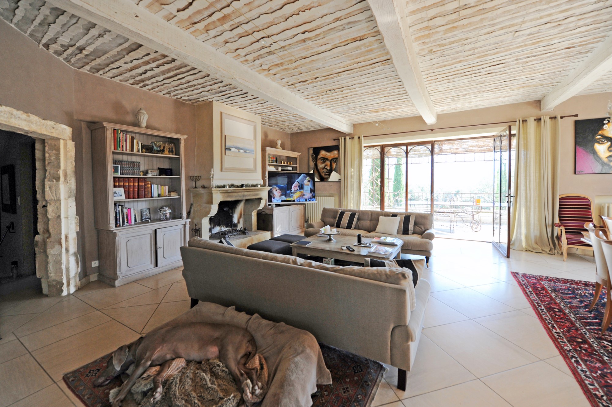 Grande maison de famille sur un oppidum avec vue,    en vente en Luberon
