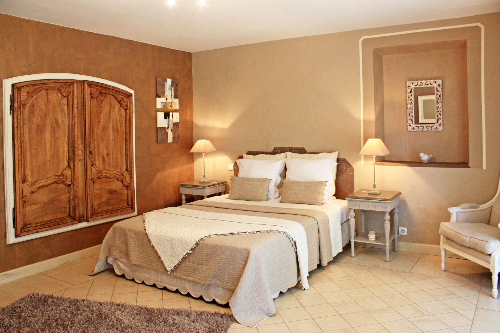 Grande maison de famille sur un oppidum avec vue,    en vente en Luberon