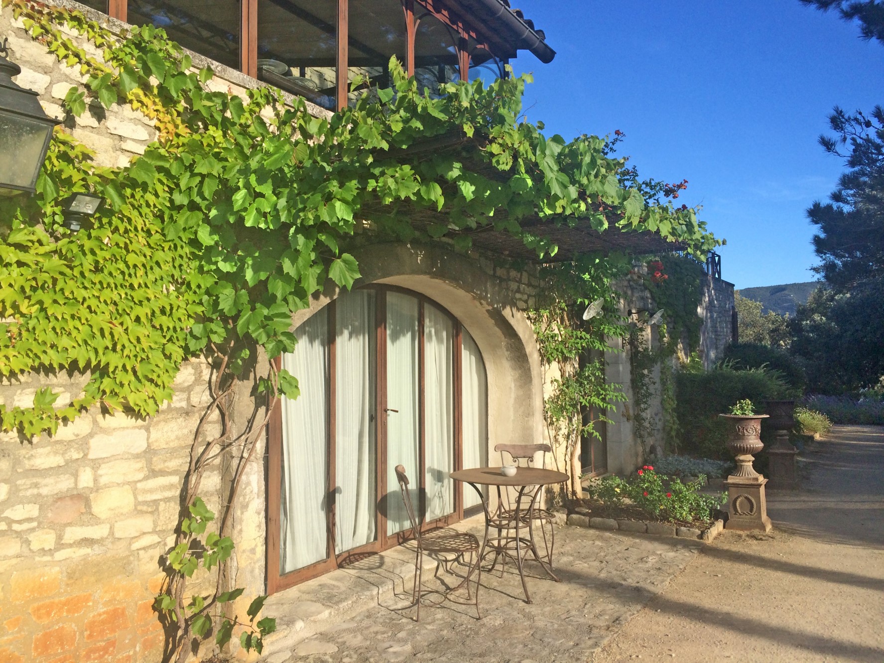 Grande maison de famille sur un oppidum avec vue,    en vente en Luberon