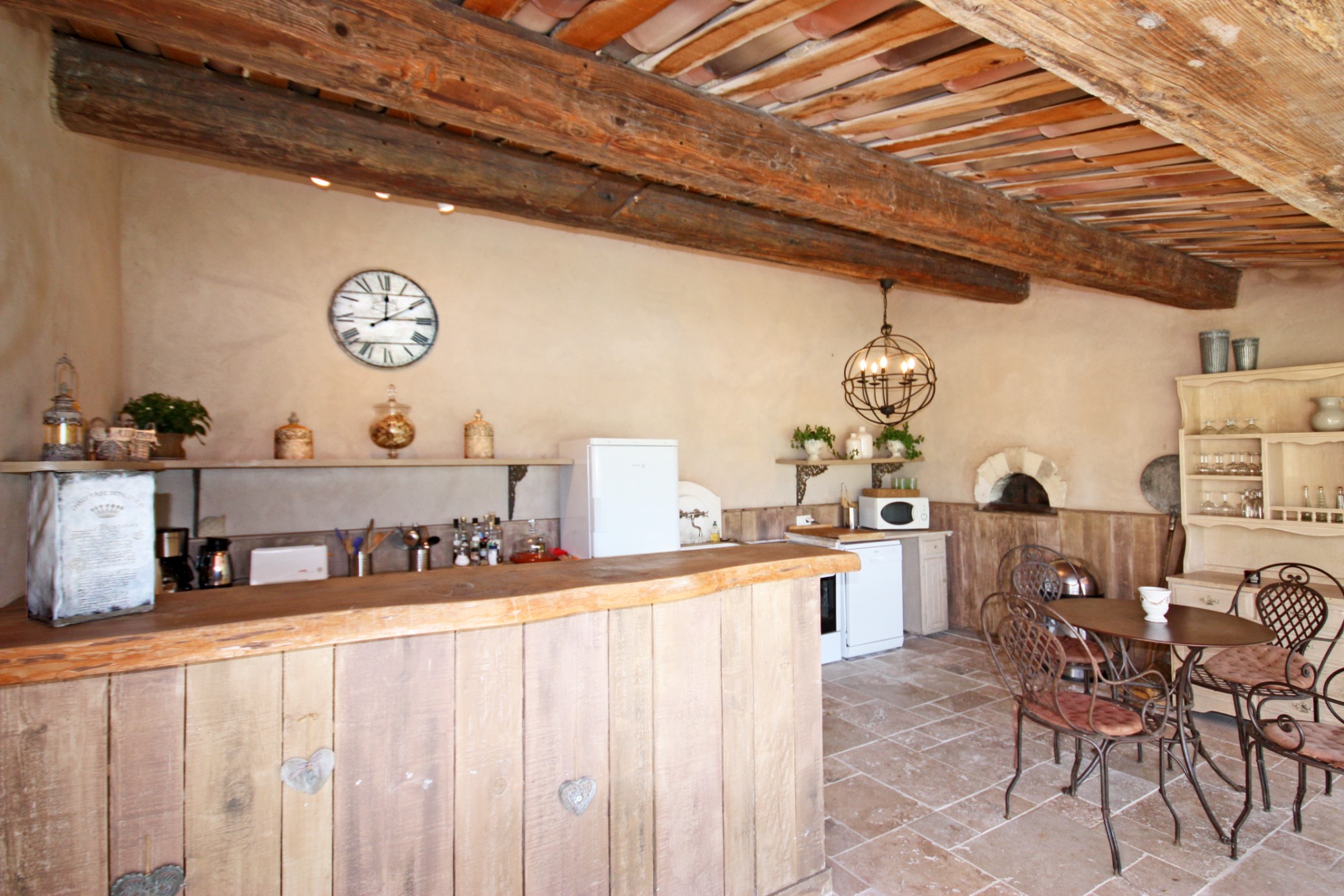 Grande maison de famille sur un oppidum avec vue,    en vente en Luberon