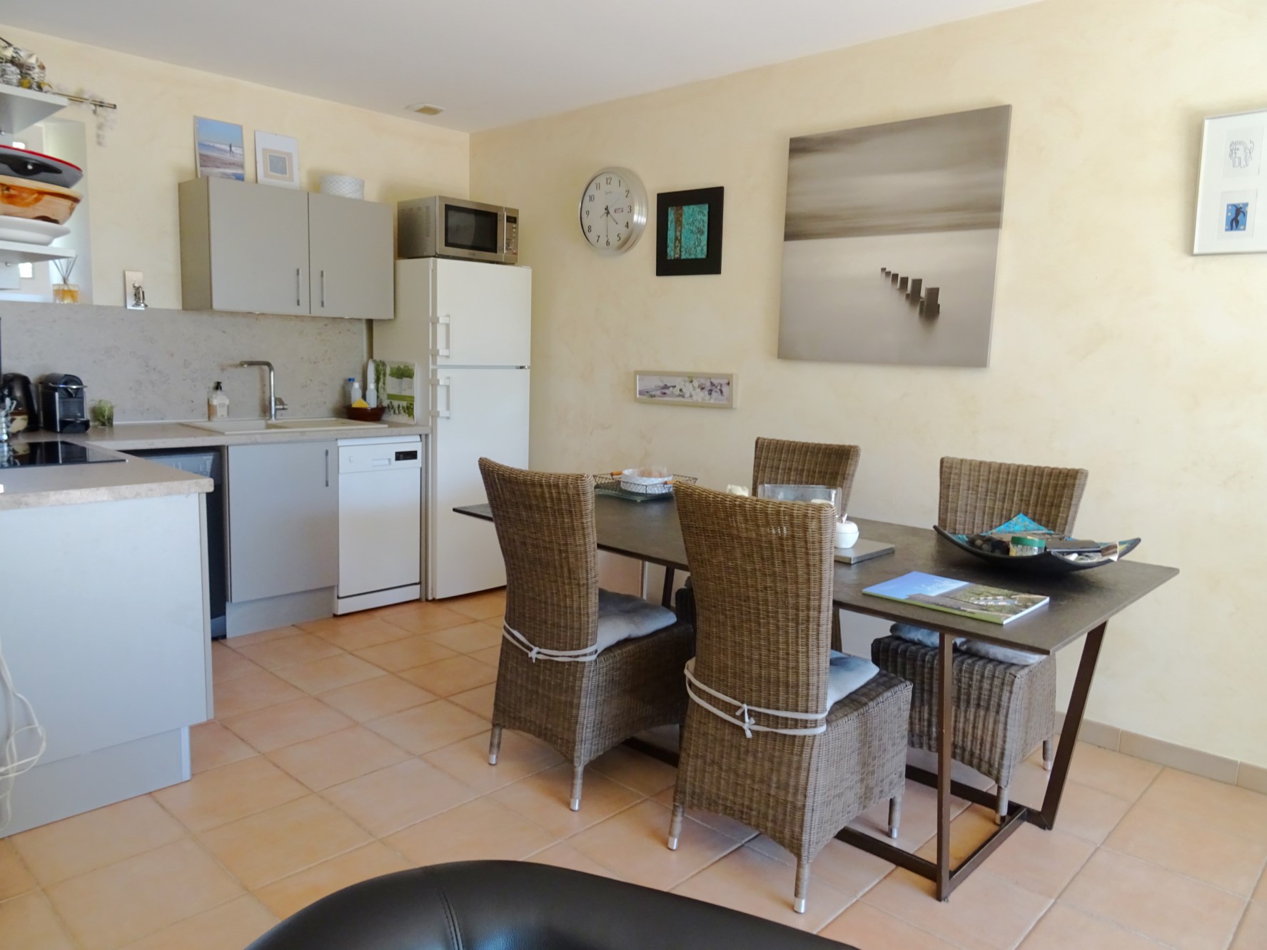Maison meublée en pierres apparentes à vendre,   très proche du centre de Gordes