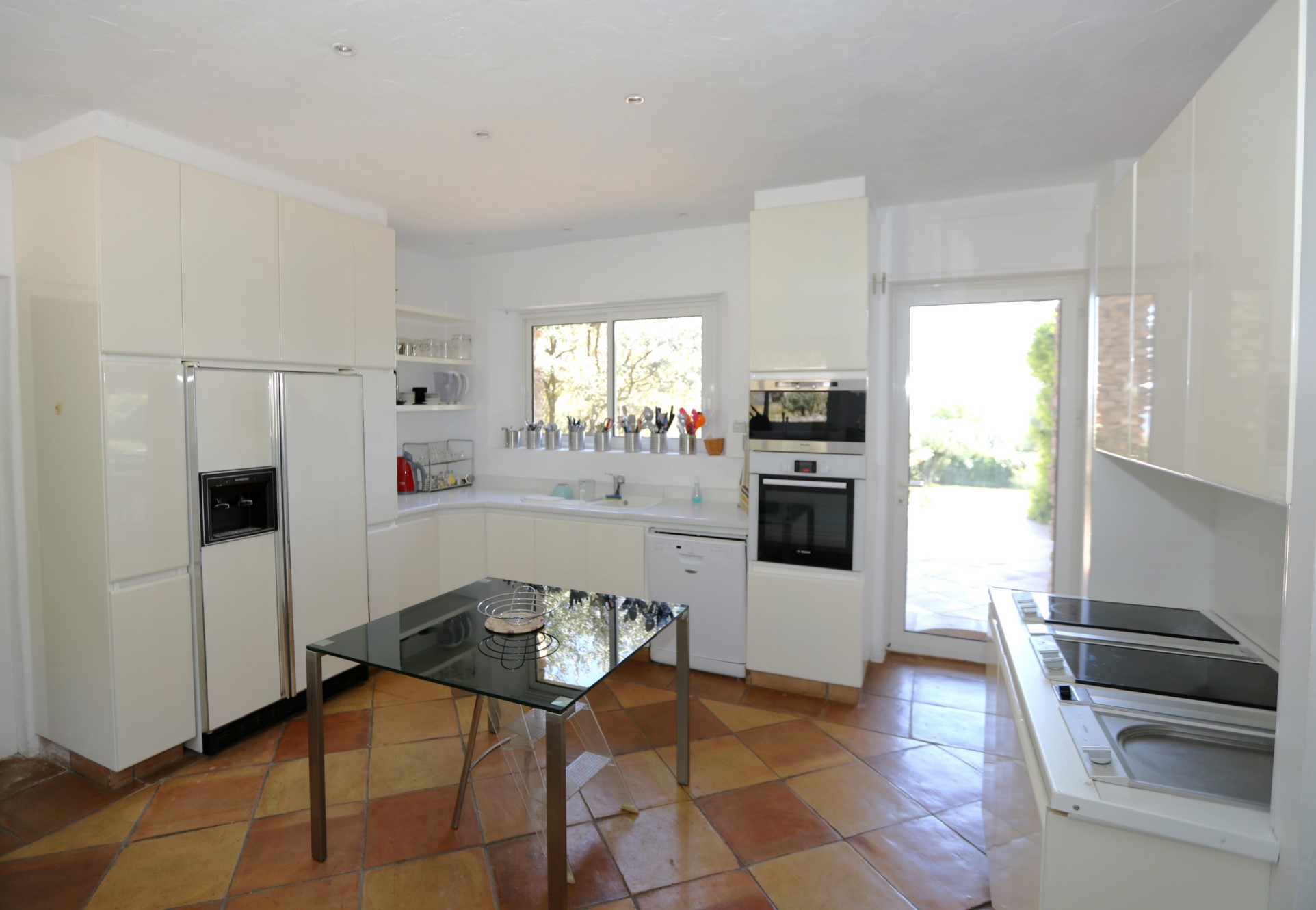 Superbe propriété de trois habitations, avec piscine, à vendre face au Luberon   